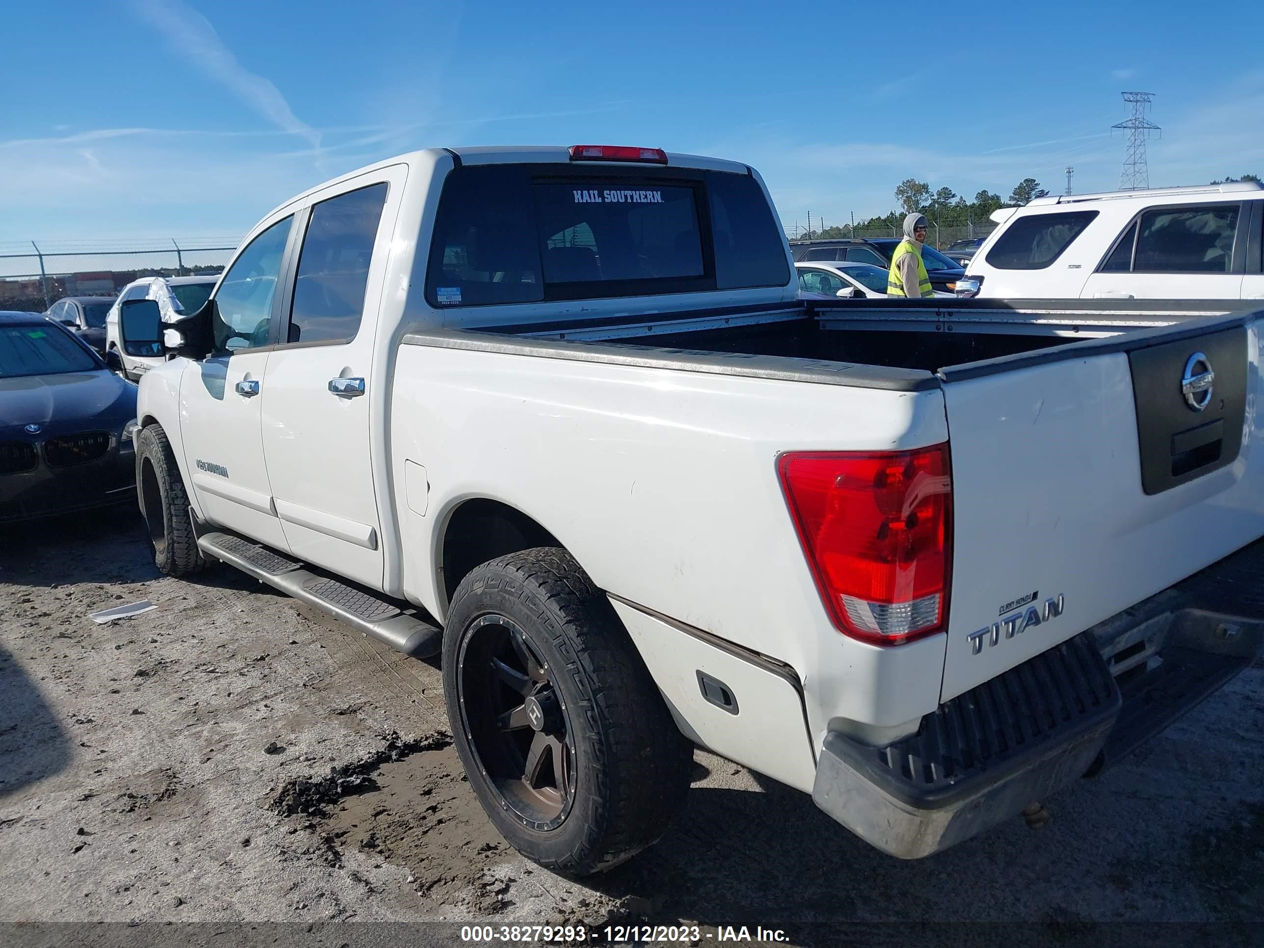 Photo 2 VIN: 1N6AA07A26N565679 - NISSAN TITAN 