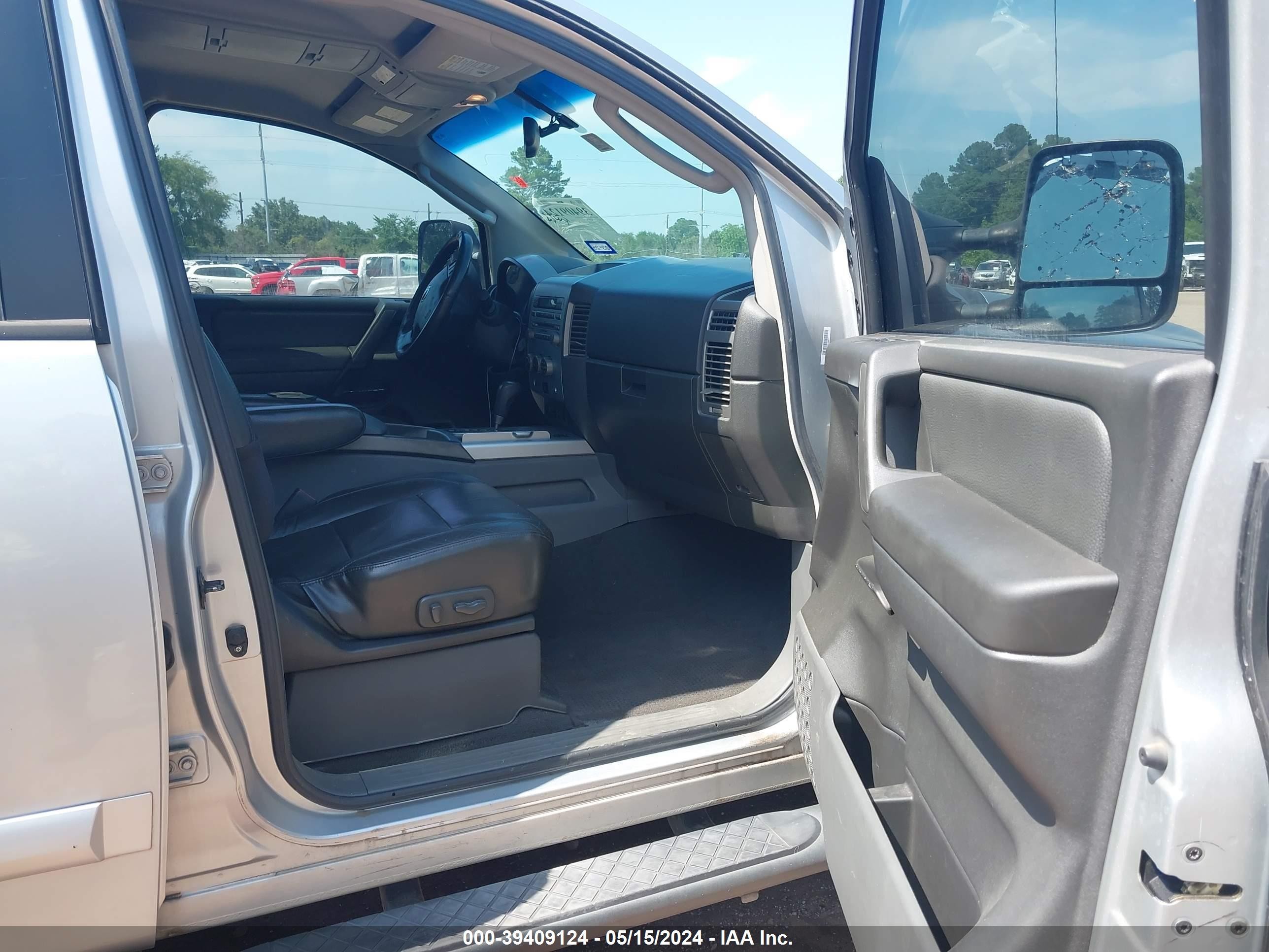 Photo 4 VIN: 1N6AA07A65N546955 - NISSAN TITAN 