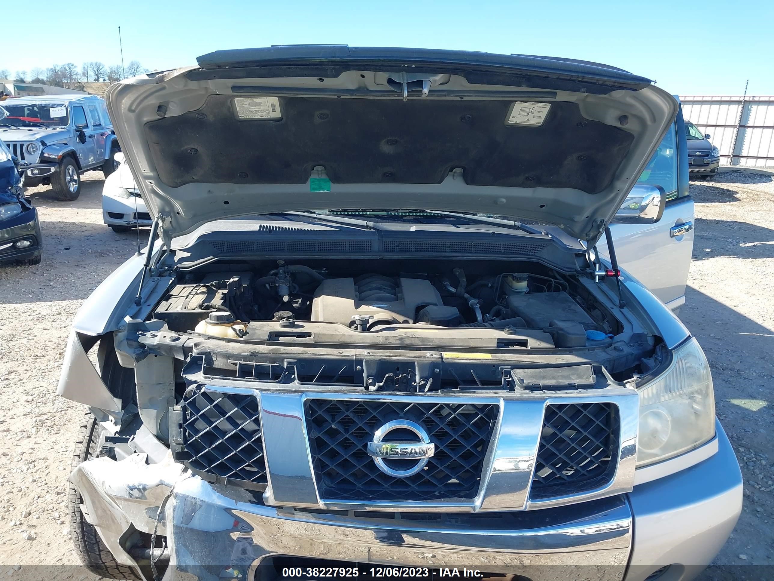 Photo 9 VIN: 1N6AA07A74N563892 - NISSAN TITAN 