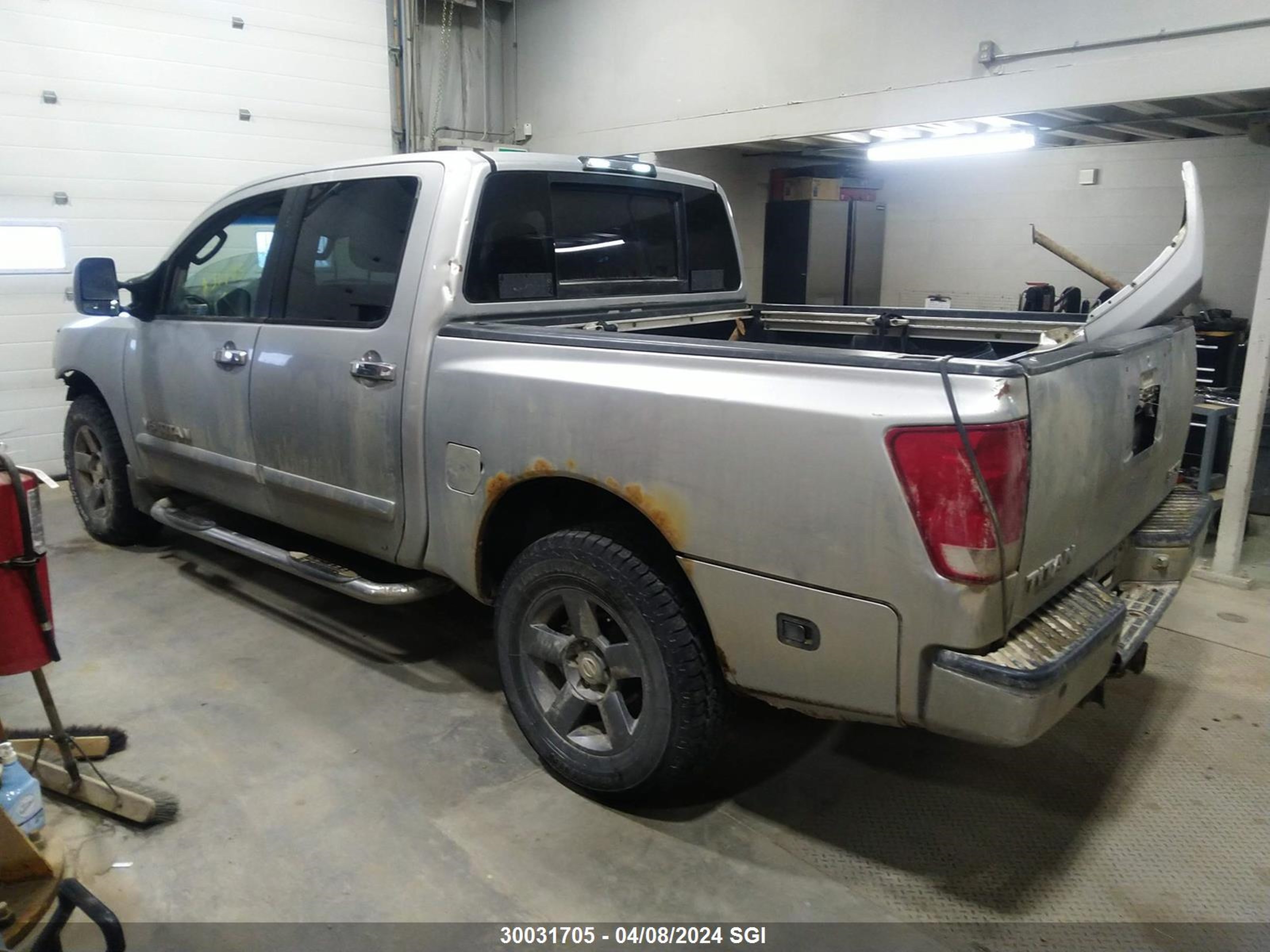 Photo 2 VIN: 1N6AA07B15N517503 - NISSAN TITAN 