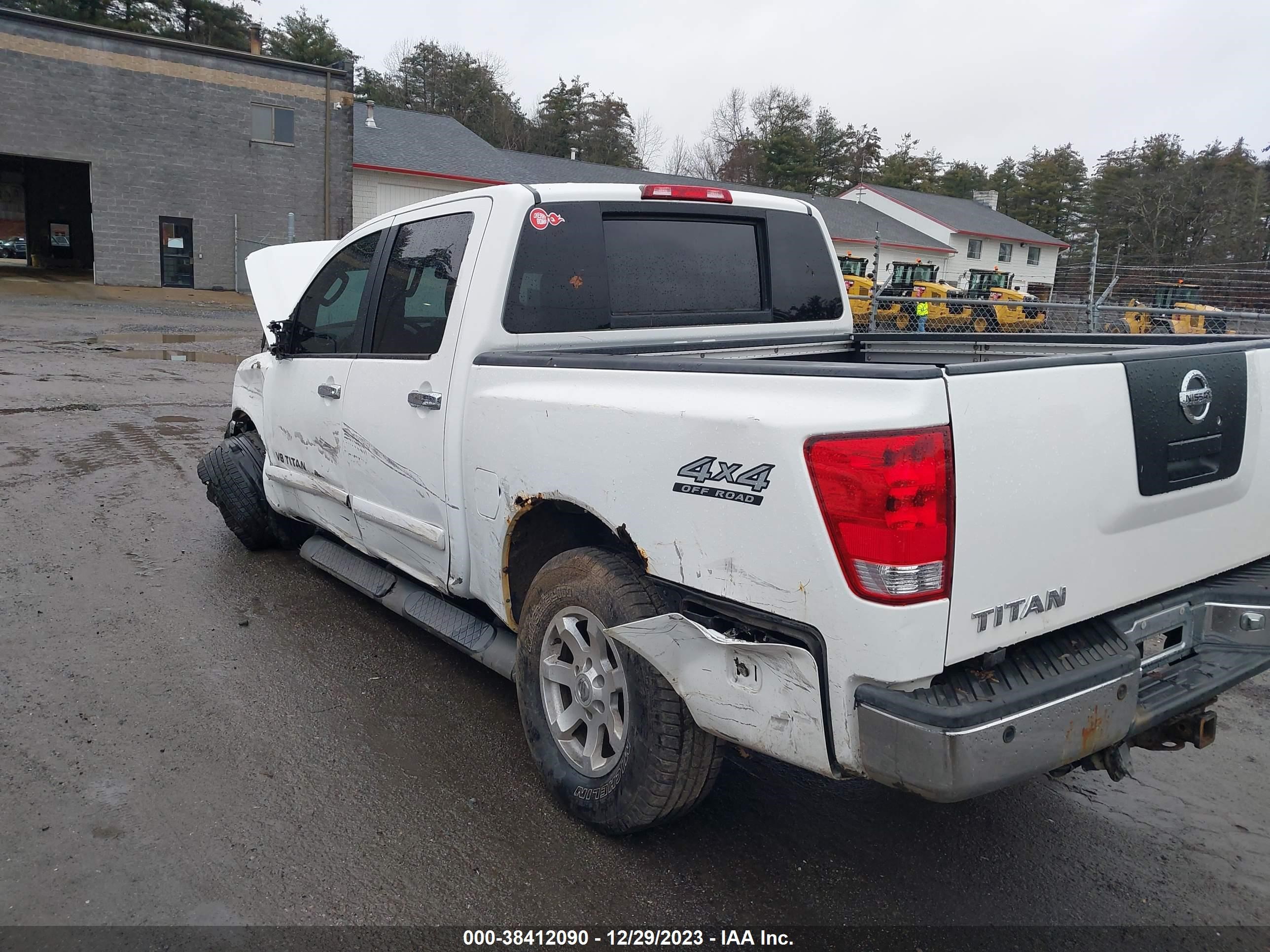 Photo 2 VIN: 1N6AA07B55N551332 - NISSAN TITAN 