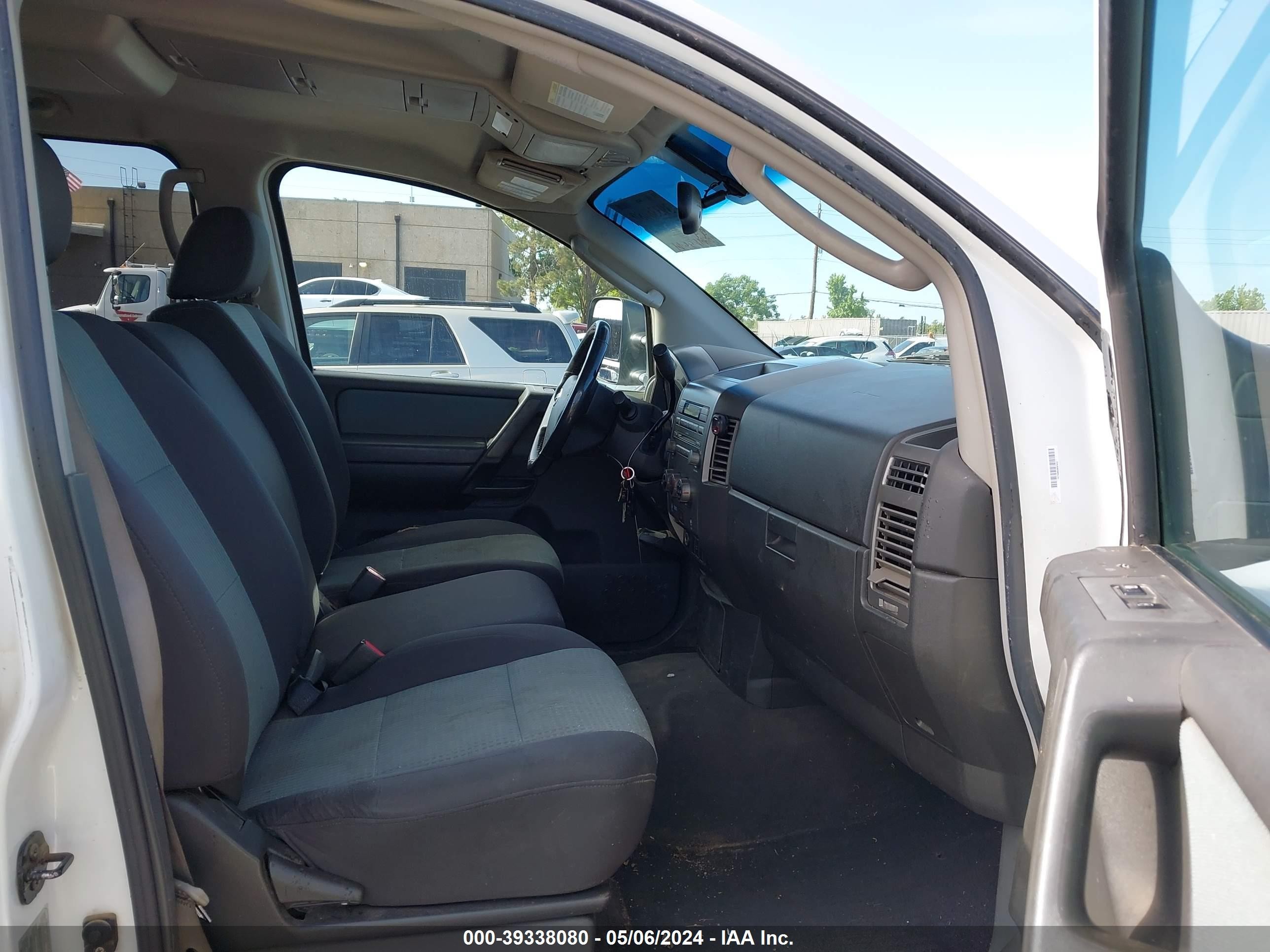 Photo 4 VIN: 1N6AA07B65N566011 - NISSAN TITAN 