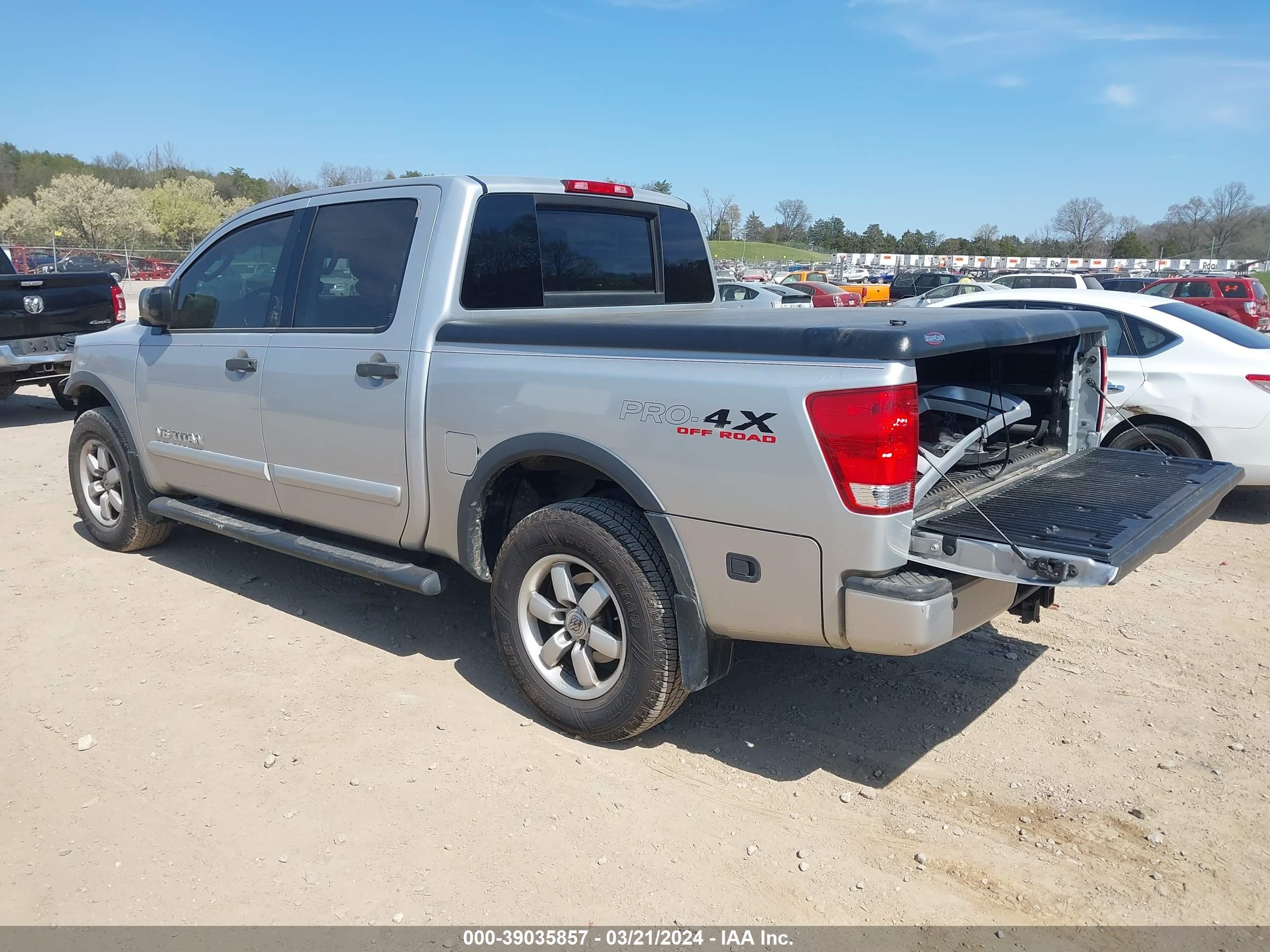 Photo 2 VIN: 1N6AA07C38N356665 - NISSAN TITAN 