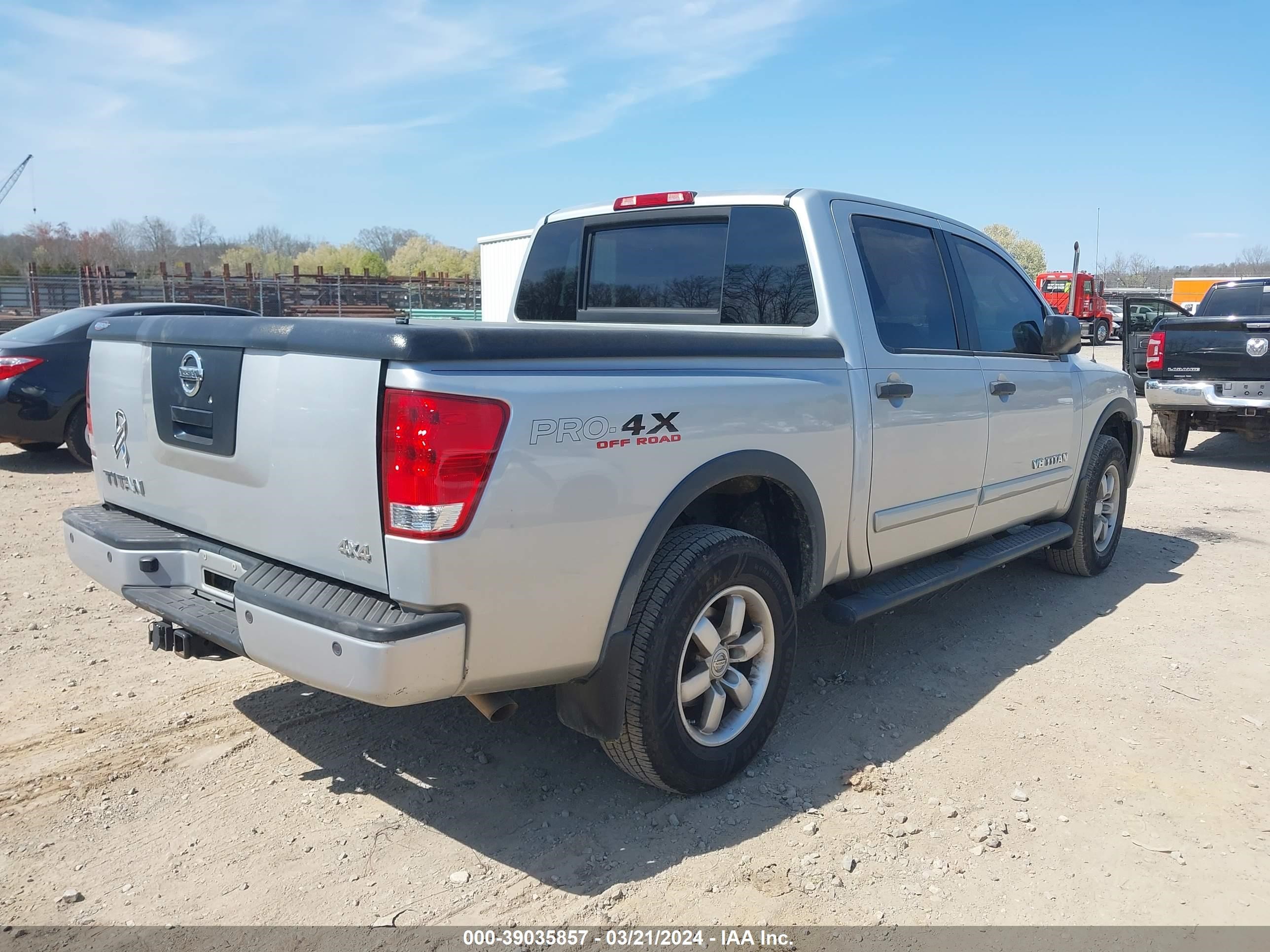 Photo 3 VIN: 1N6AA07C38N356665 - NISSAN TITAN 