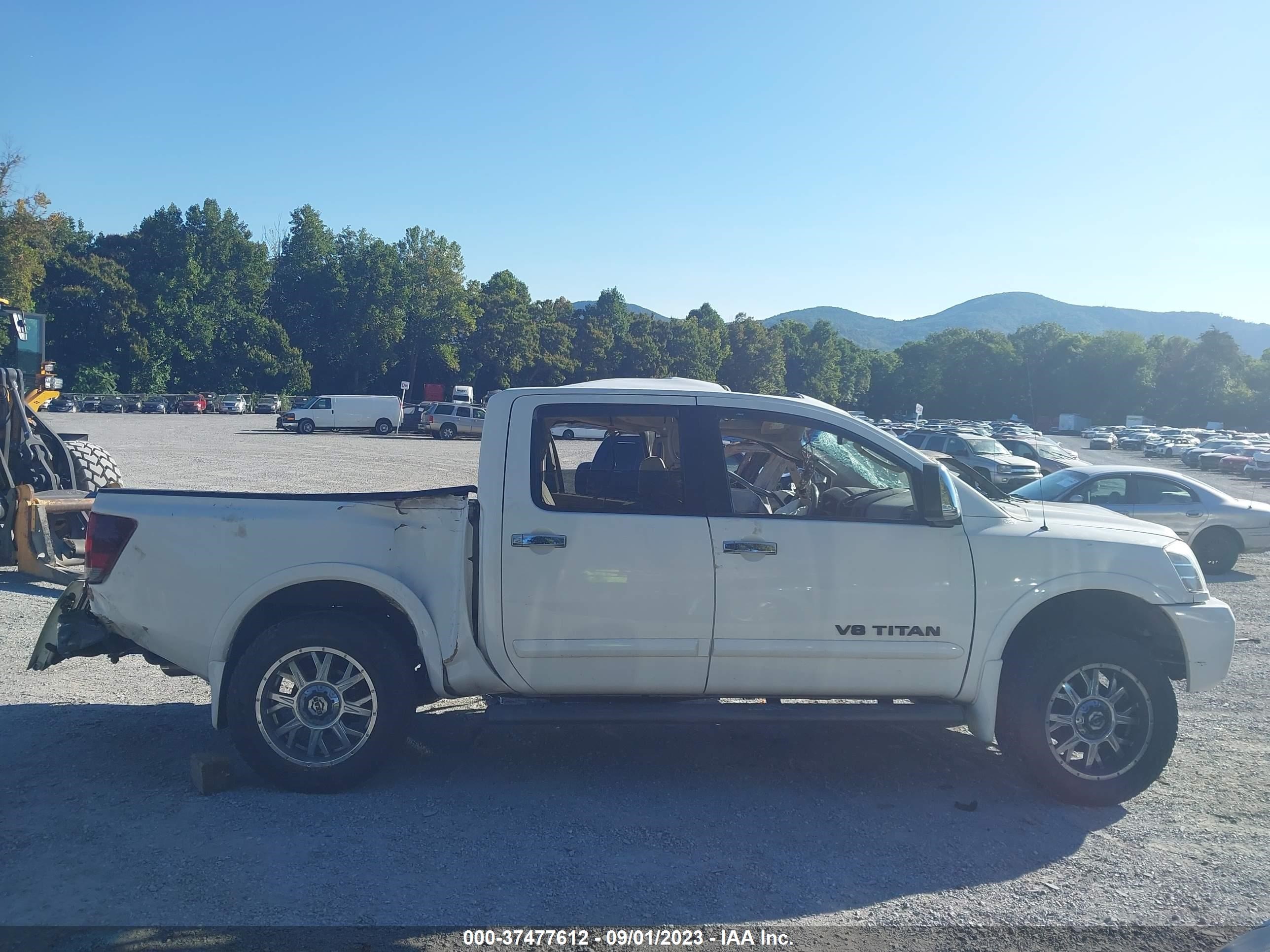 Photo 13 VIN: 1N6AA07C68N356529 - NISSAN TITAN 