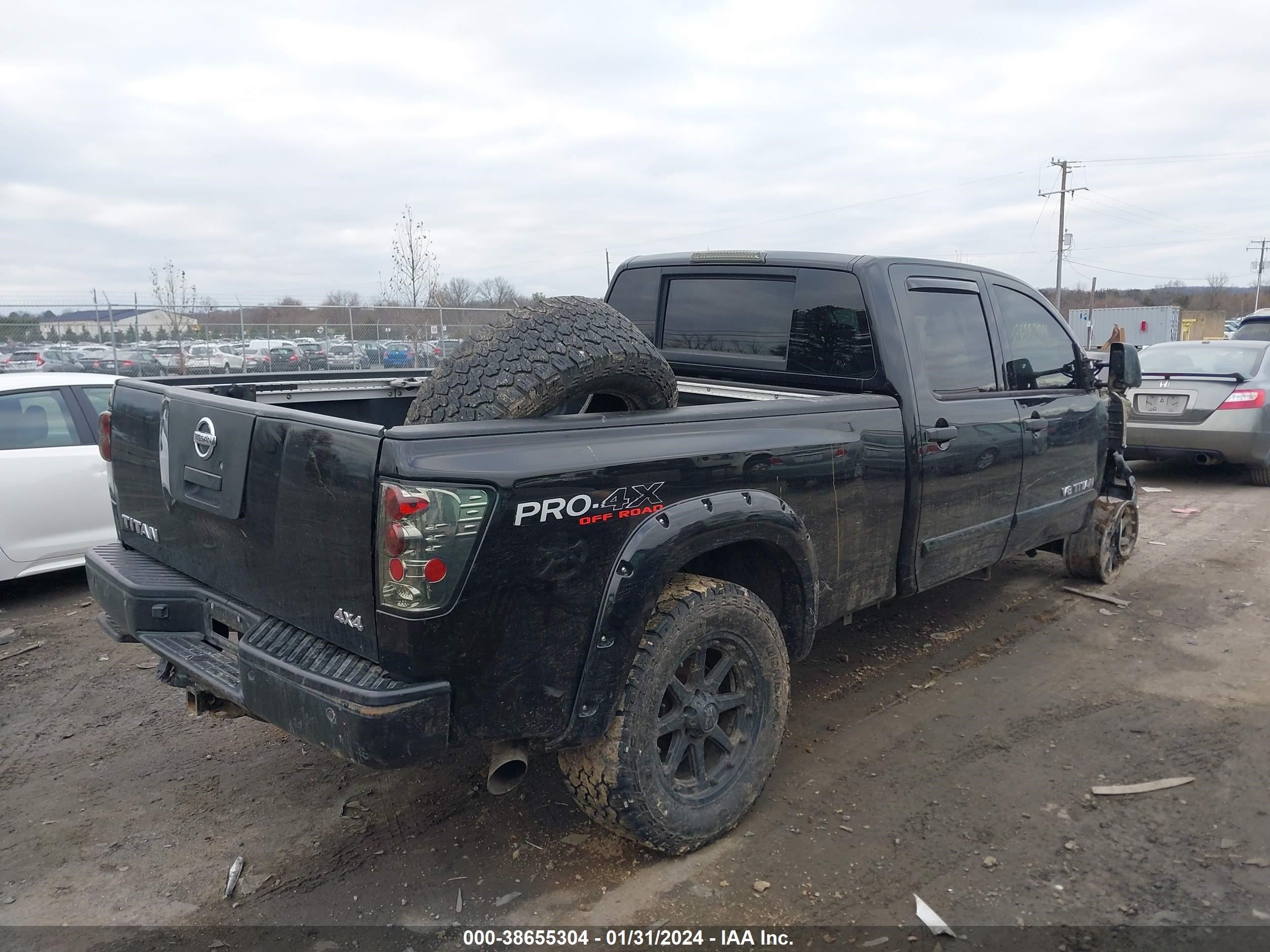 Photo 3 VIN: 1N6AA07F18N339213 - NISSAN TITAN 