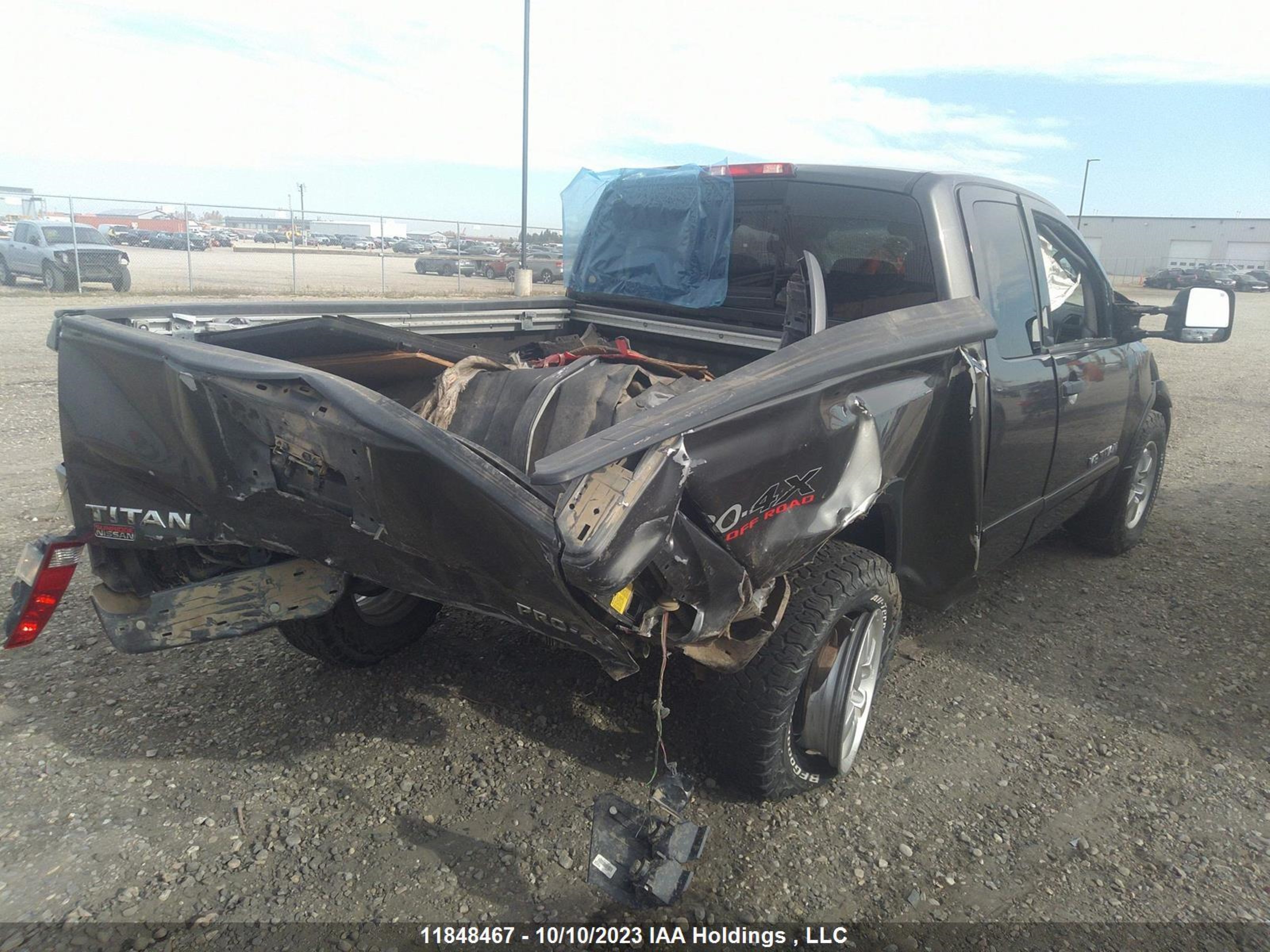 Photo 3 VIN: 1N6AA0CC1BN308904 - NISSAN TITAN 