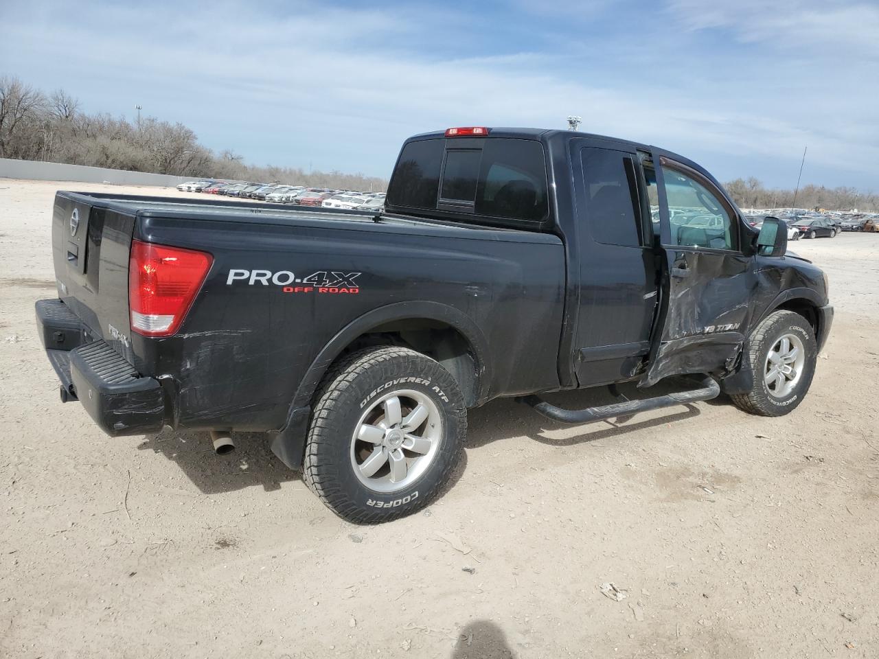 Photo 2 VIN: 1N6AA0CC4BN307889 - NISSAN TITAN 