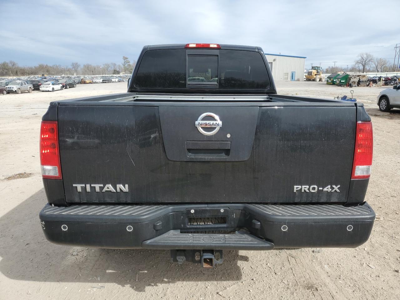 Photo 5 VIN: 1N6AA0CC4BN307889 - NISSAN TITAN 