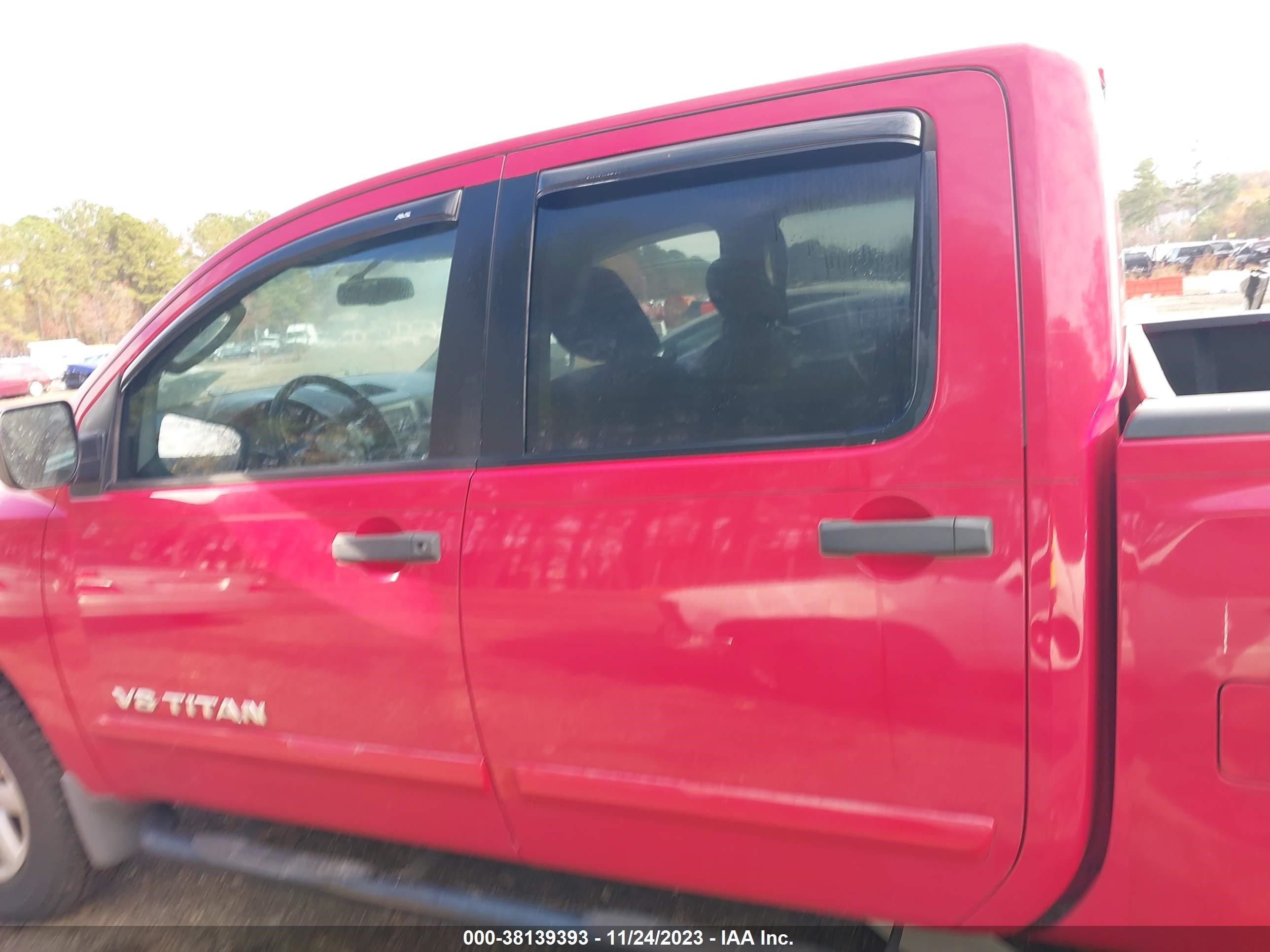 Photo 13 VIN: 1N6AA0EC2AN325142 - NISSAN TITAN 