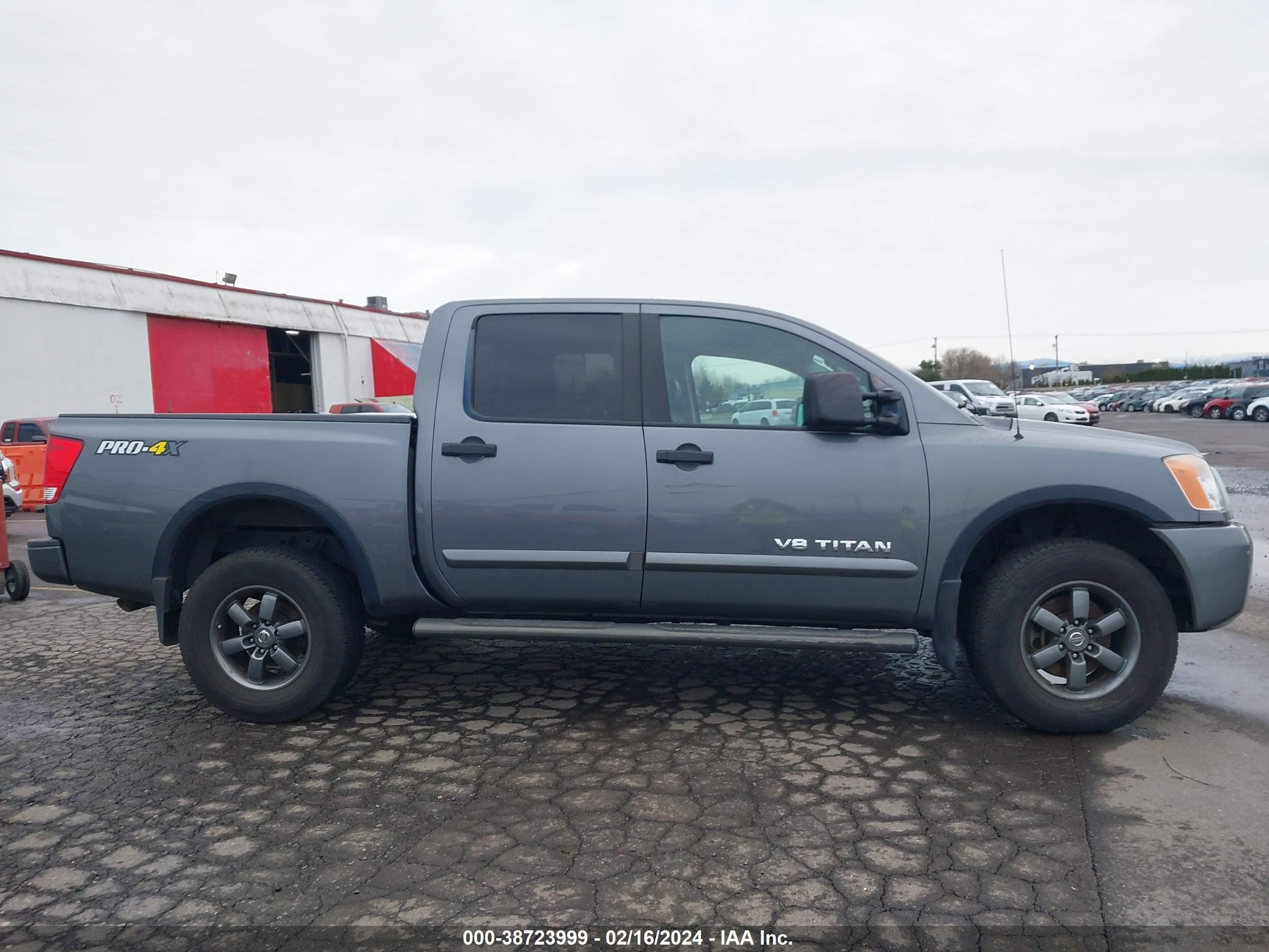 Photo 13 VIN: 1N6AA0EC2EN516758 - NISSAN TITAN 