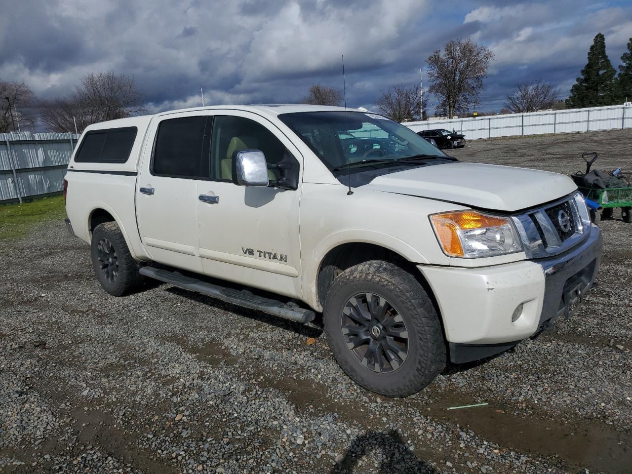 Photo 3 VIN: 1N6AA0EC4EN503428 - NISSAN TITAN 