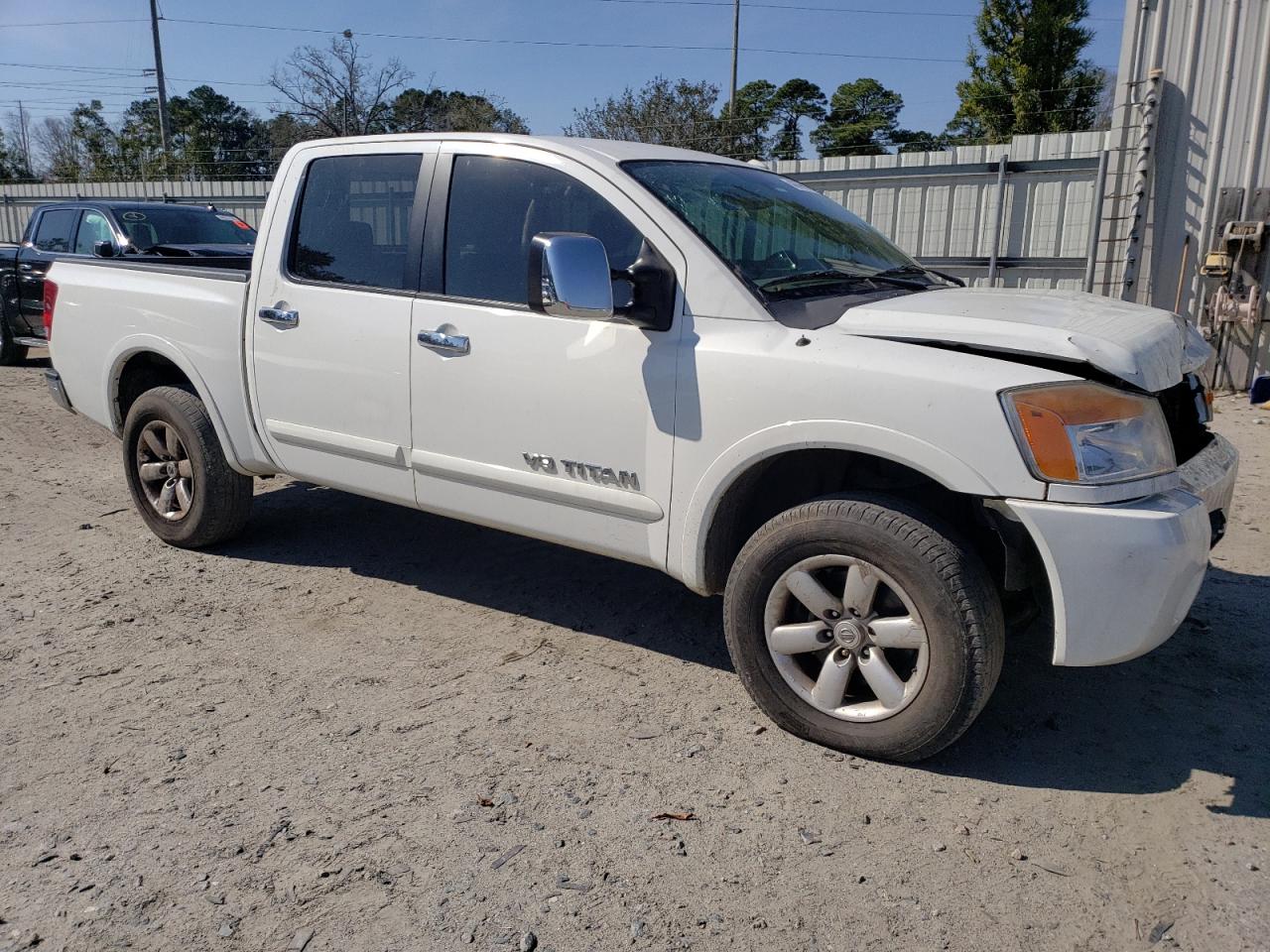 Photo 3 VIN: 1N6AA0EC5AN305855 - NISSAN TITAN 