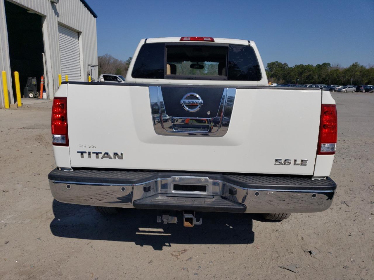 Photo 5 VIN: 1N6AA0EC5AN305855 - NISSAN TITAN 