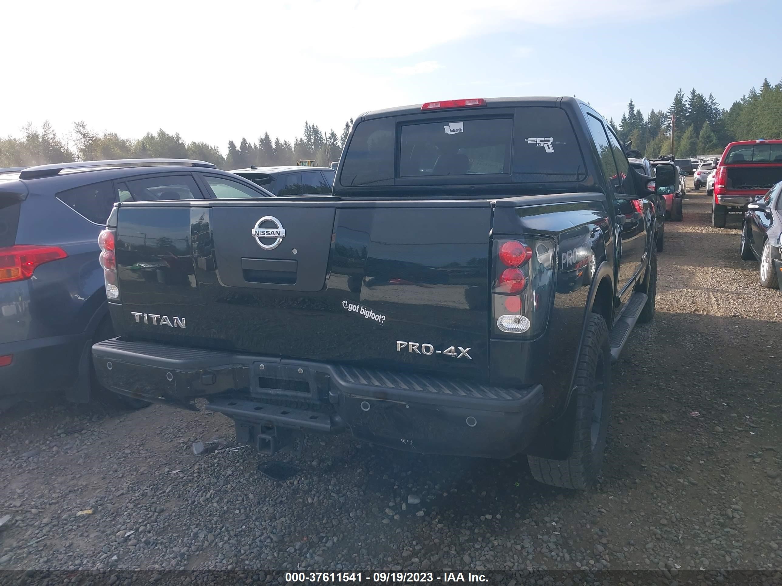 Photo 3 VIN: 1N6AA0EC5BN315688 - NISSAN TITAN 