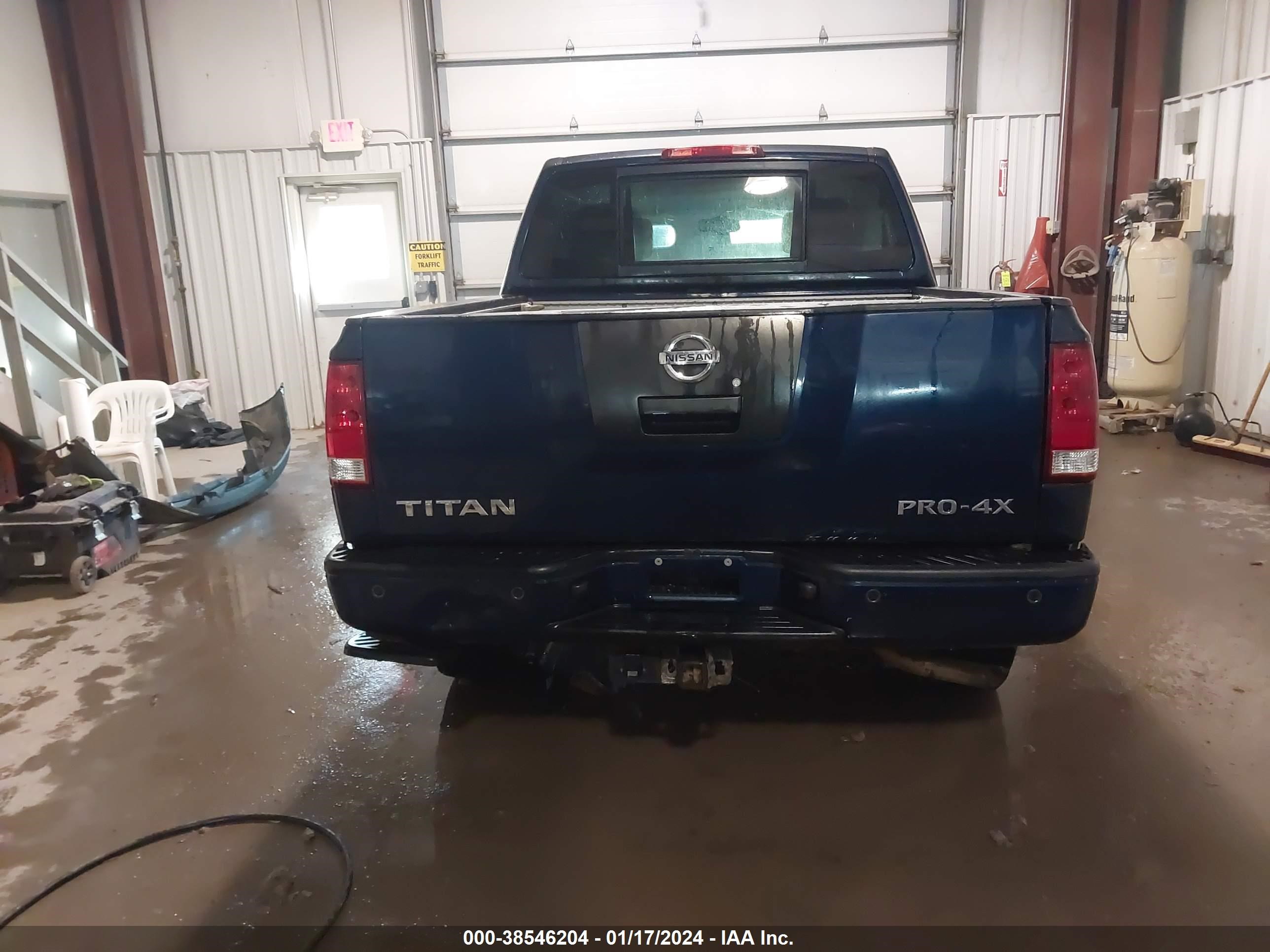 Photo 16 VIN: 1N6AA0EC6CN322683 - NISSAN TITAN 