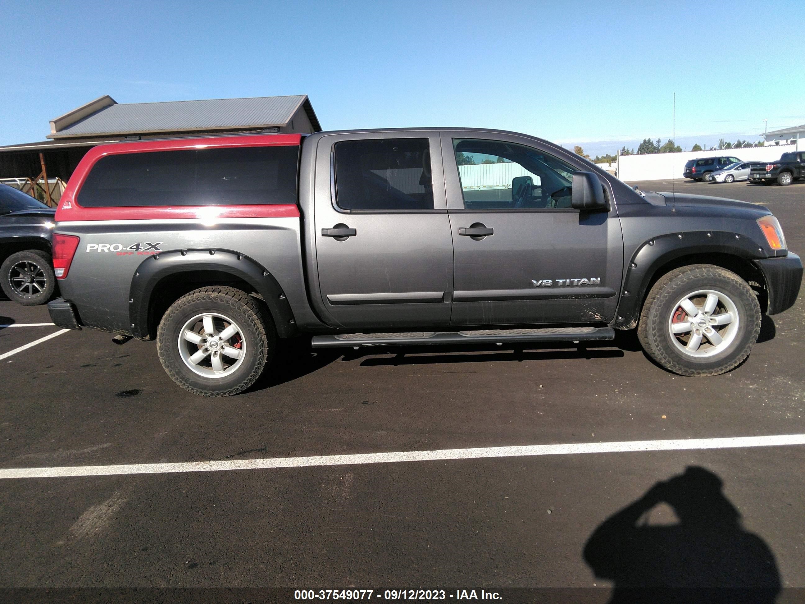 Photo 12 VIN: 1N6AA0EC8BN318276 - NISSAN TITAN 