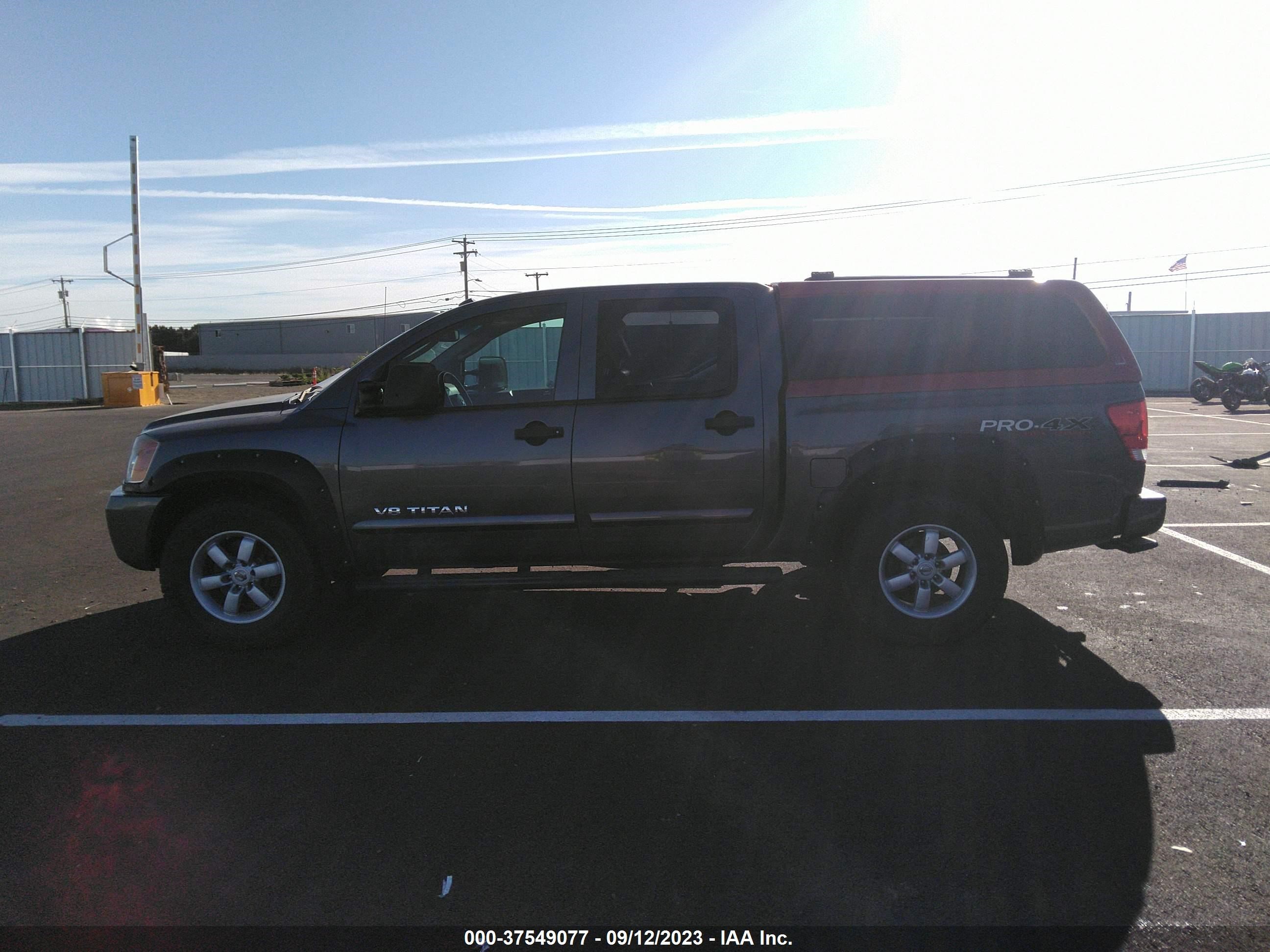 Photo 13 VIN: 1N6AA0EC8BN318276 - NISSAN TITAN 