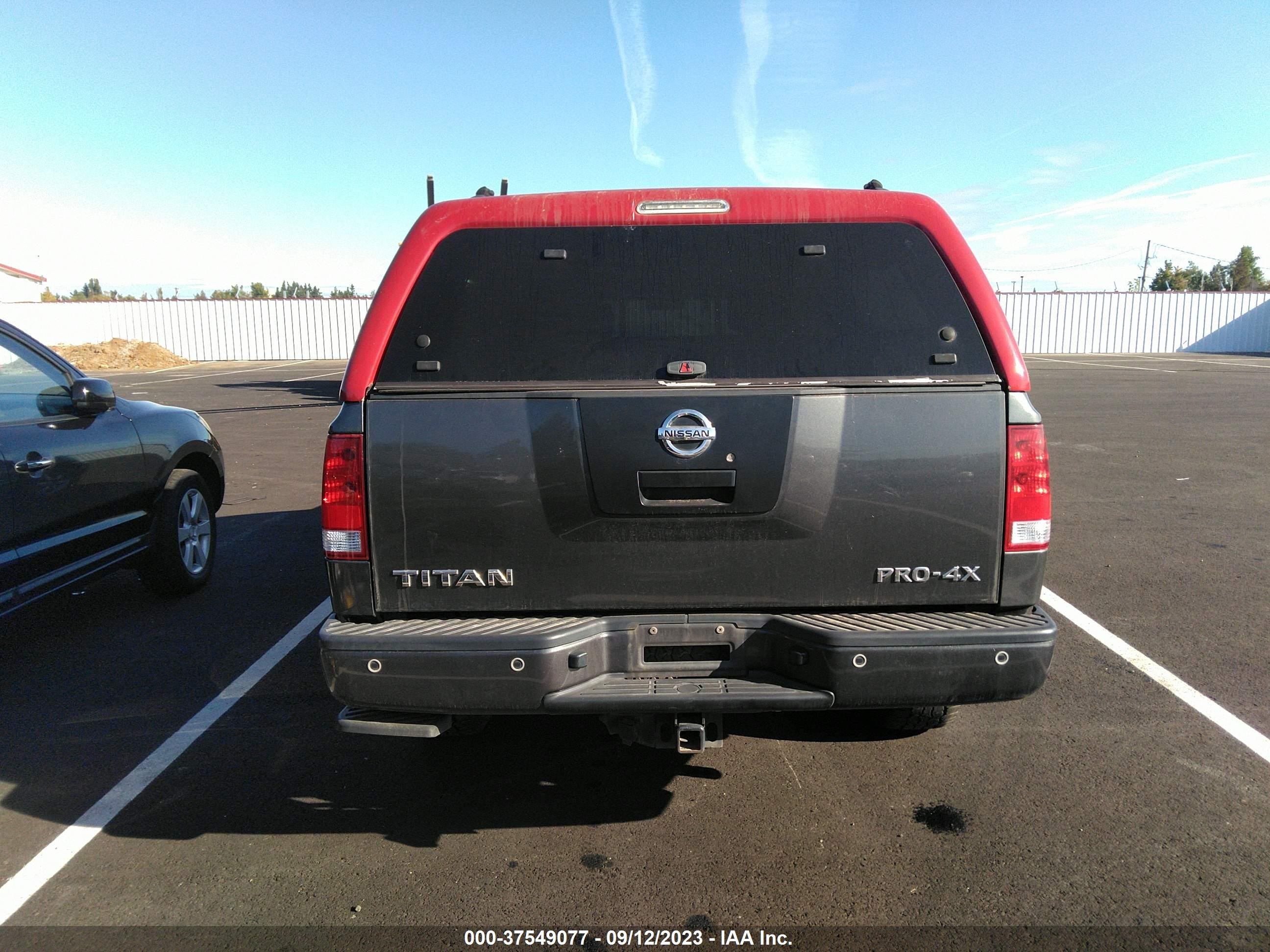 Photo 15 VIN: 1N6AA0EC8BN318276 - NISSAN TITAN 