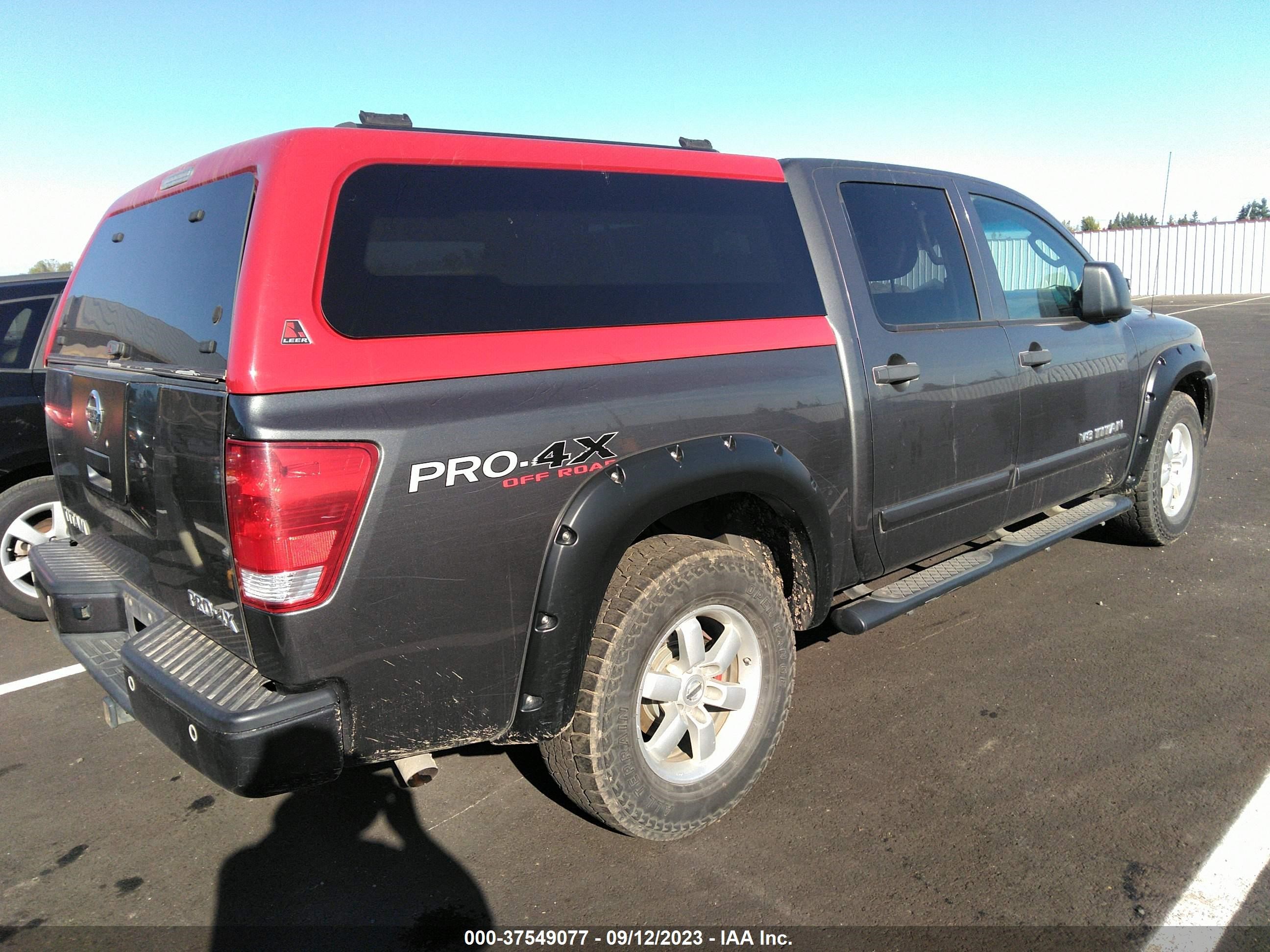 Photo 3 VIN: 1N6AA0EC8BN318276 - NISSAN TITAN 