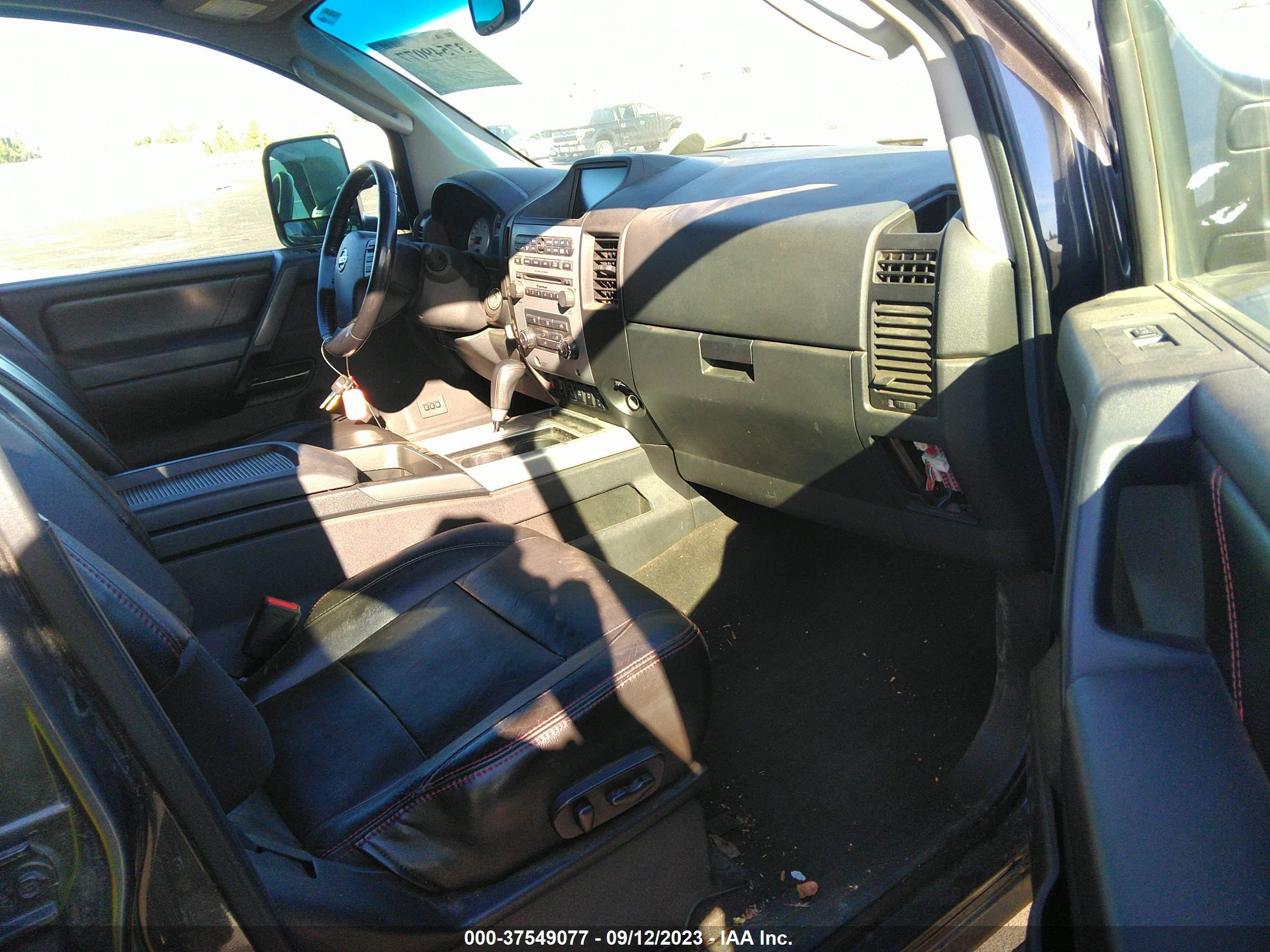 Photo 4 VIN: 1N6AA0EC8BN318276 - NISSAN TITAN 