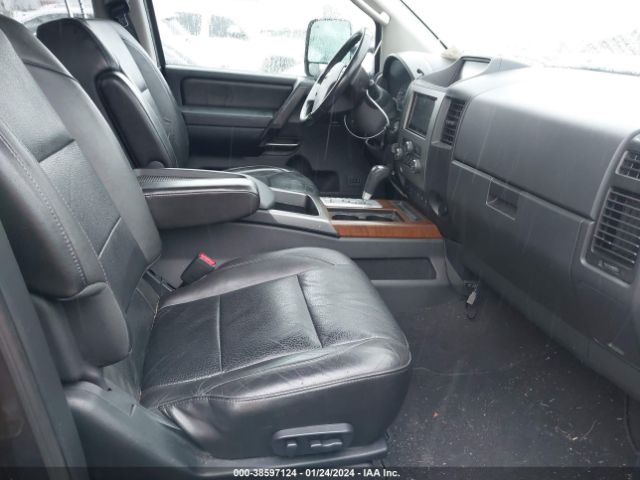 Photo 4 VIN: 1N6AA0EC9AN317877 - NISSAN TITAN 