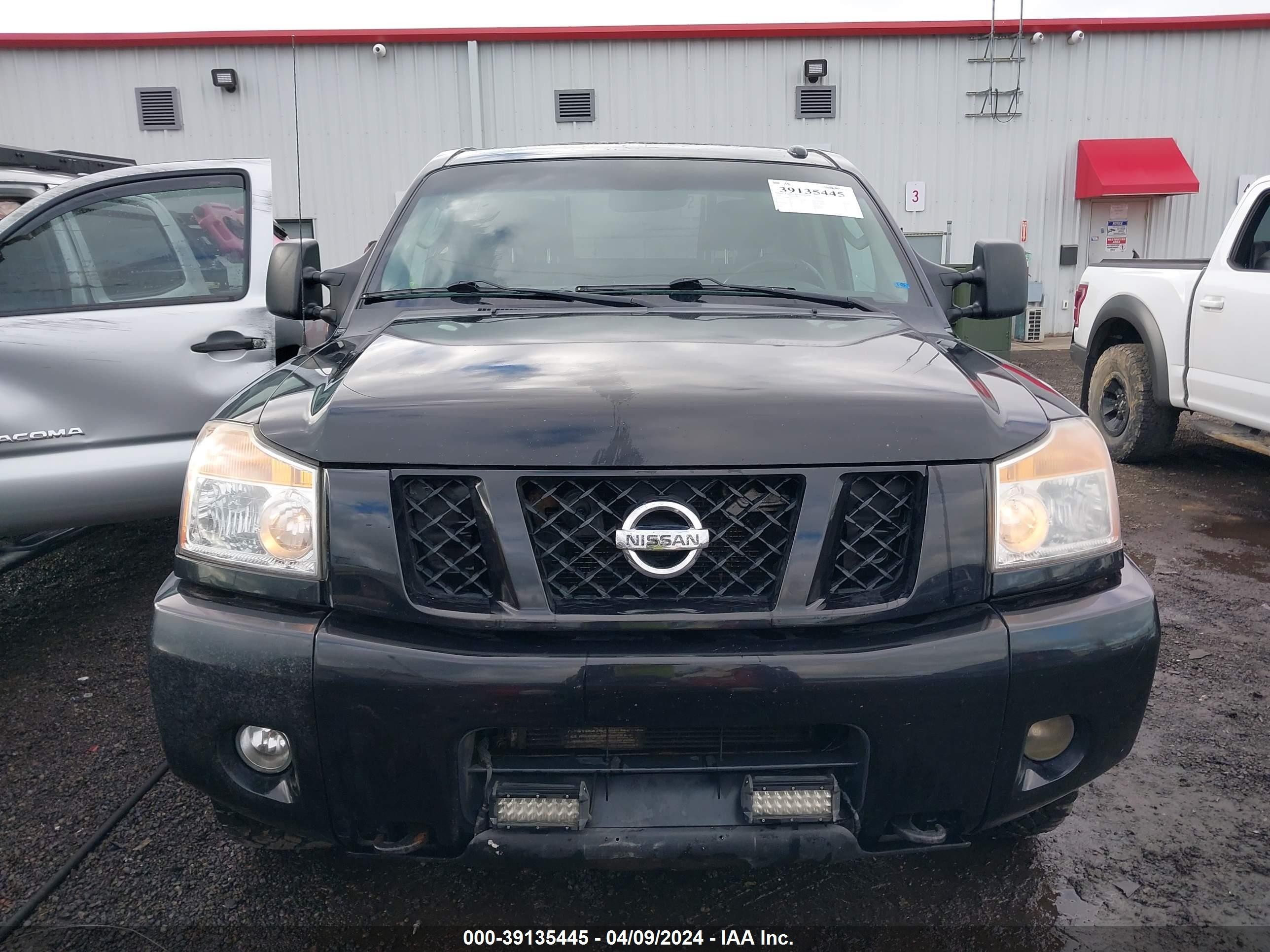 Photo 12 VIN: 1N6AA0EC9AN321251 - NISSAN TITAN 