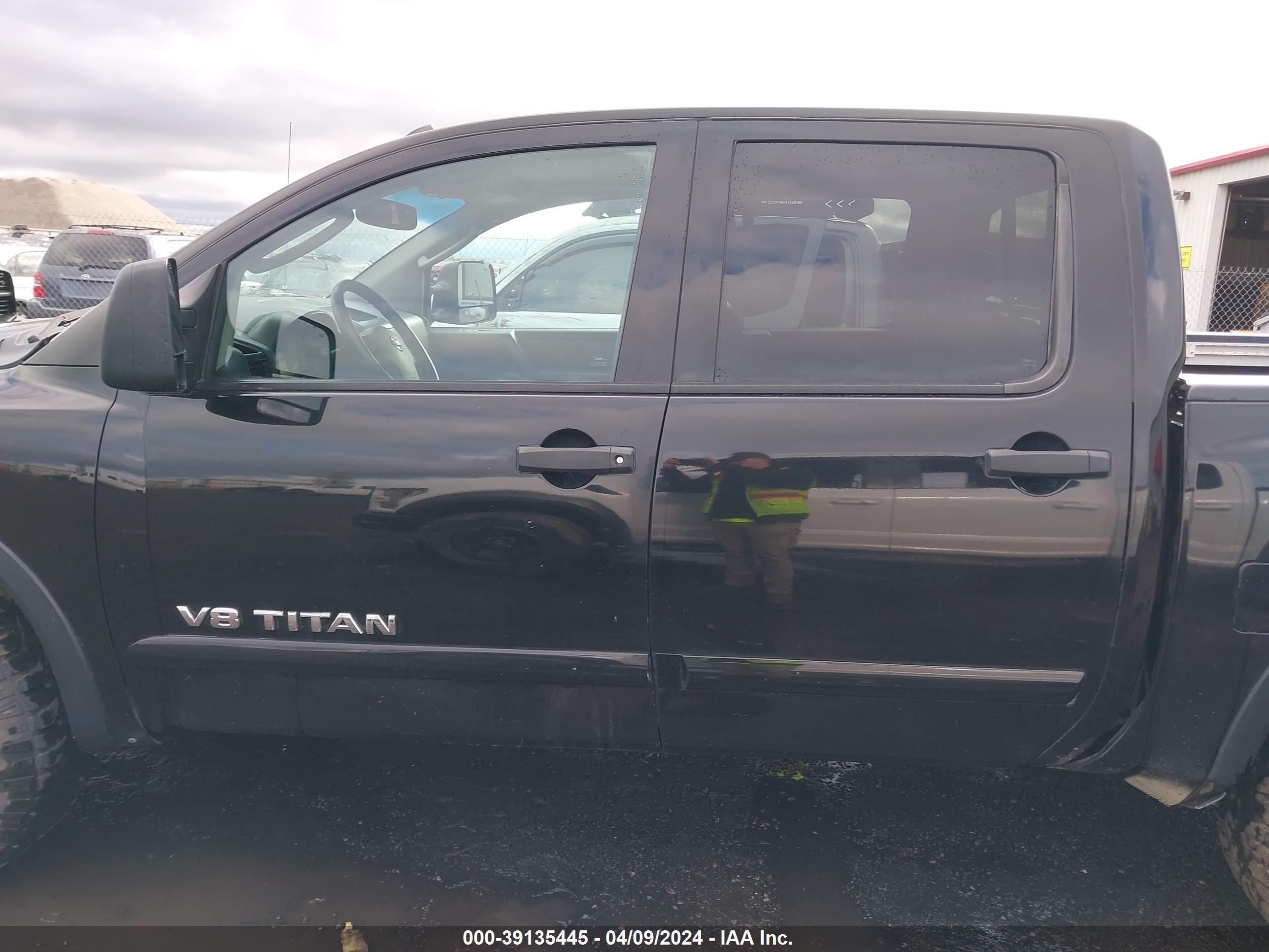 Photo 14 VIN: 1N6AA0EC9AN321251 - NISSAN TITAN 