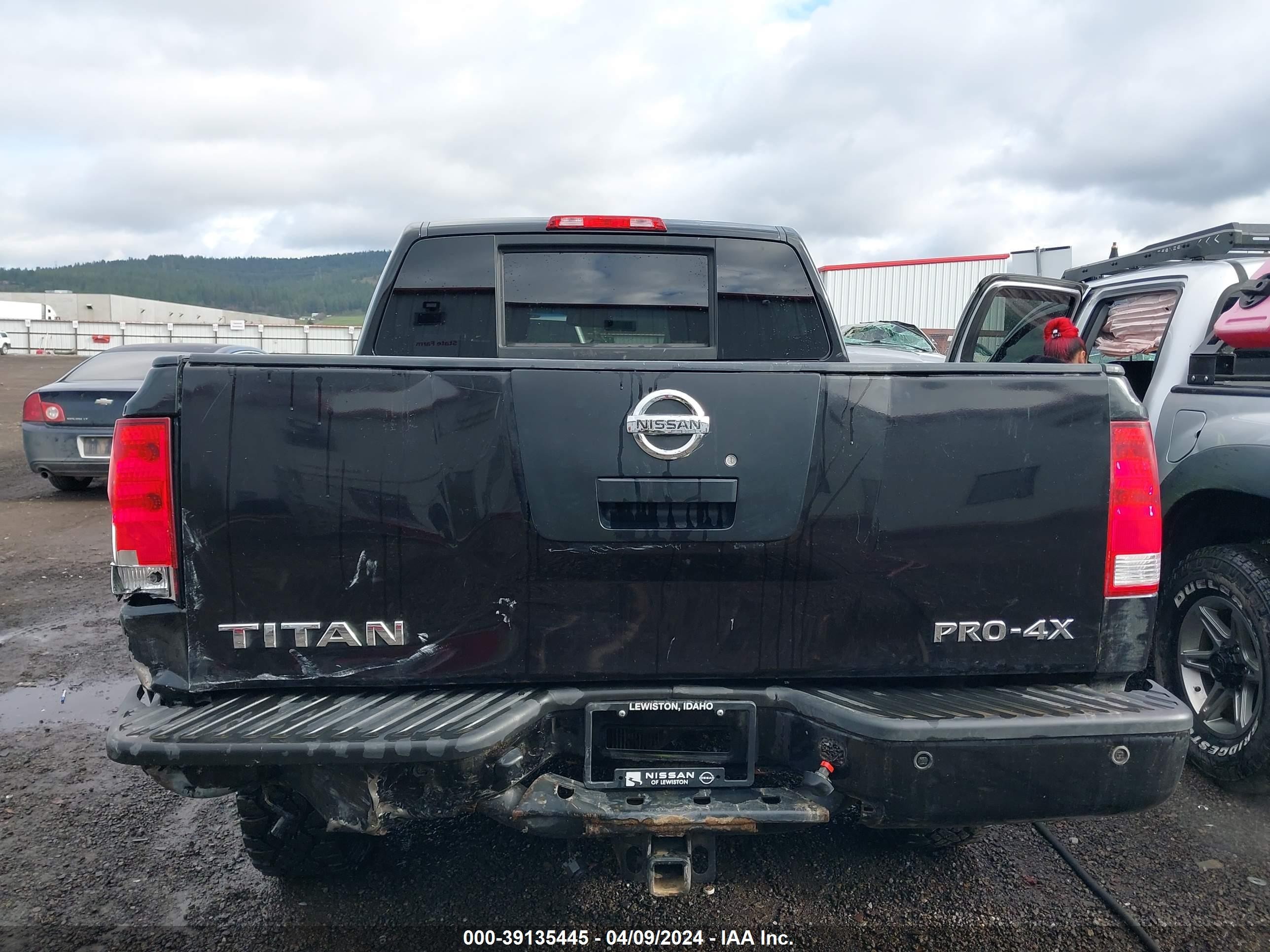 Photo 16 VIN: 1N6AA0EC9AN321251 - NISSAN TITAN 