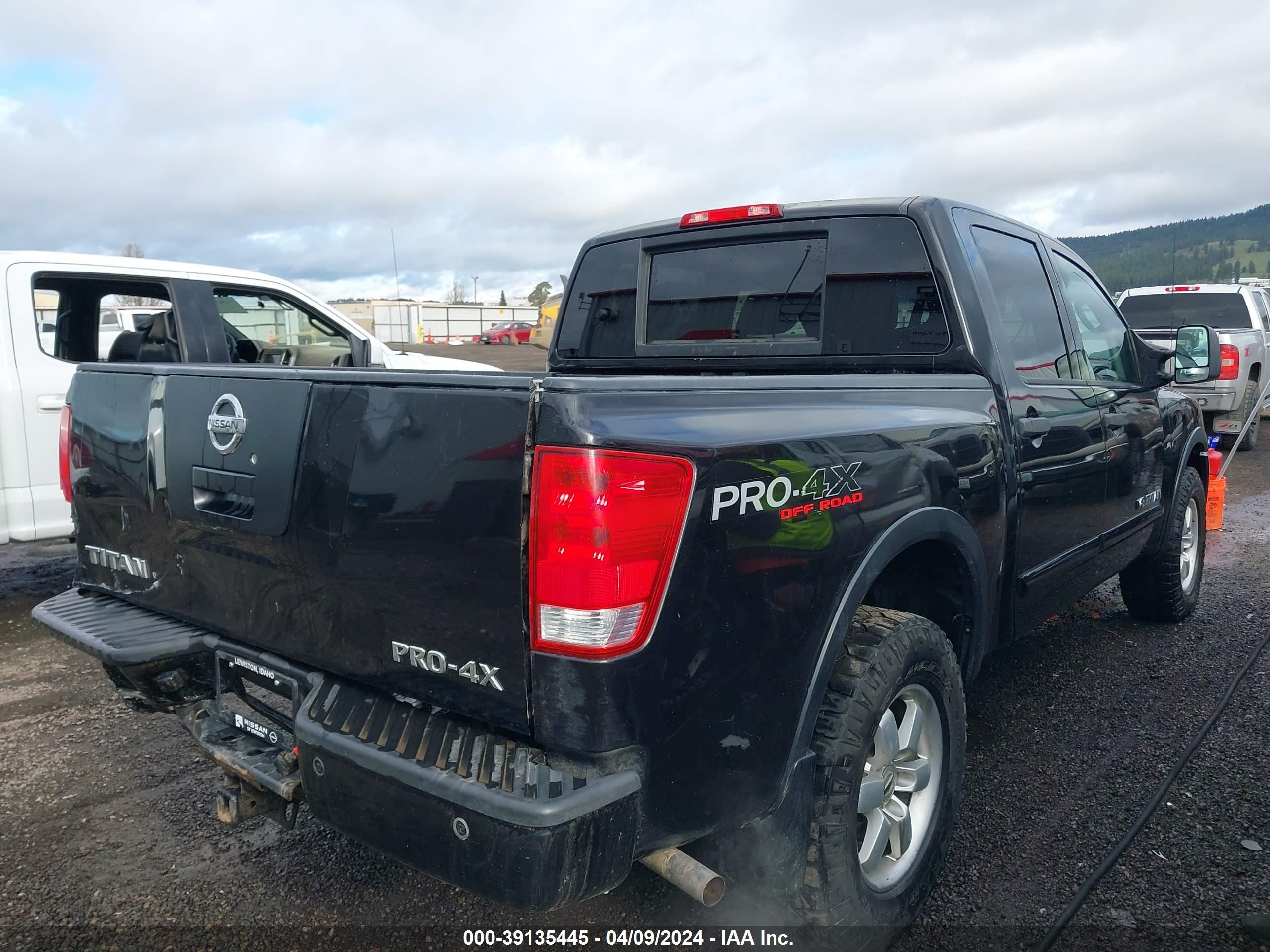 Photo 3 VIN: 1N6AA0EC9AN321251 - NISSAN TITAN 