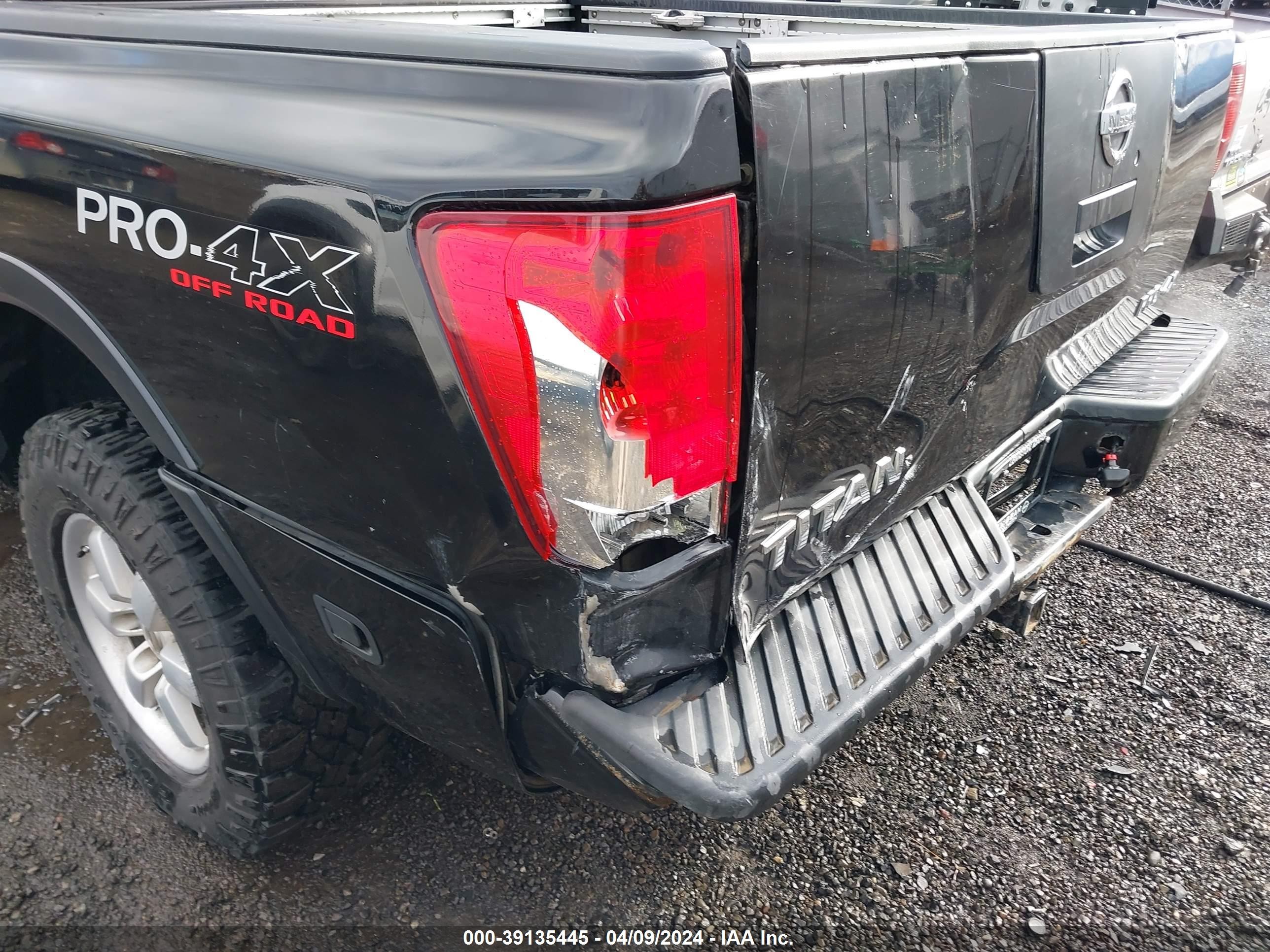 Photo 5 VIN: 1N6AA0EC9AN321251 - NISSAN TITAN 