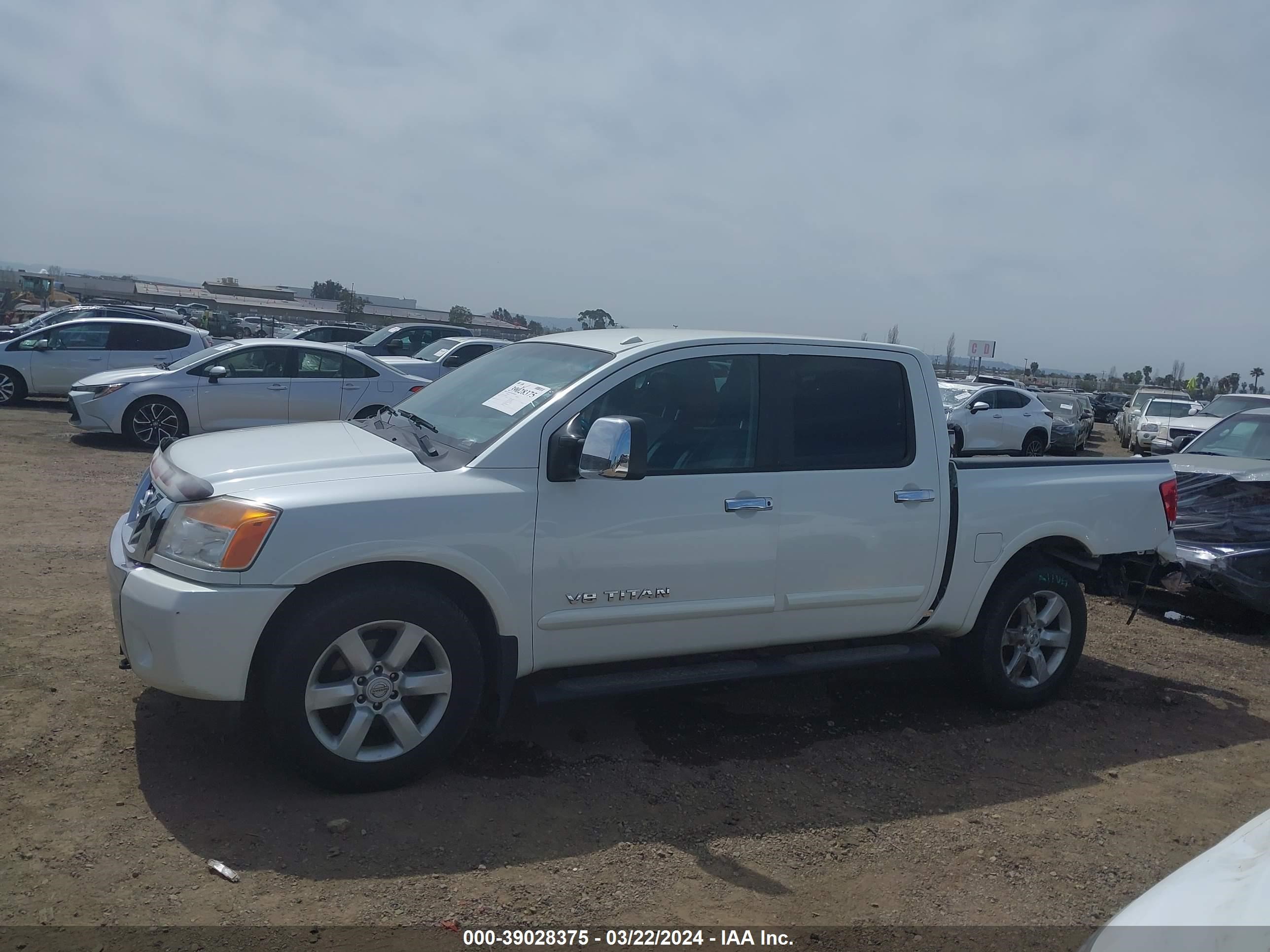 Photo 13 VIN: 1N6AA0ED3FN504953 - NISSAN TITAN 