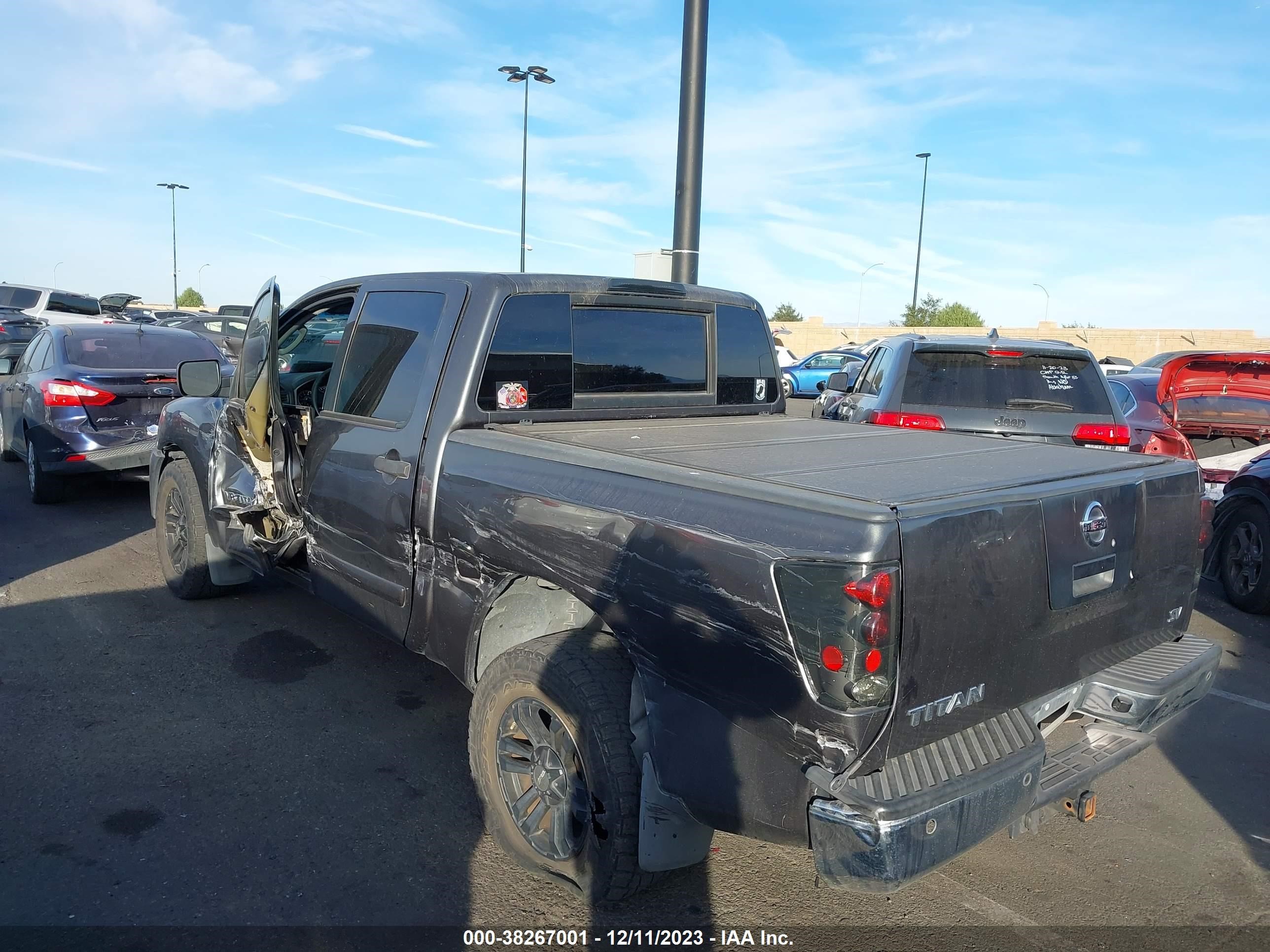 Photo 2 VIN: 1N6AA0ED5BN316316 - NISSAN TITAN 