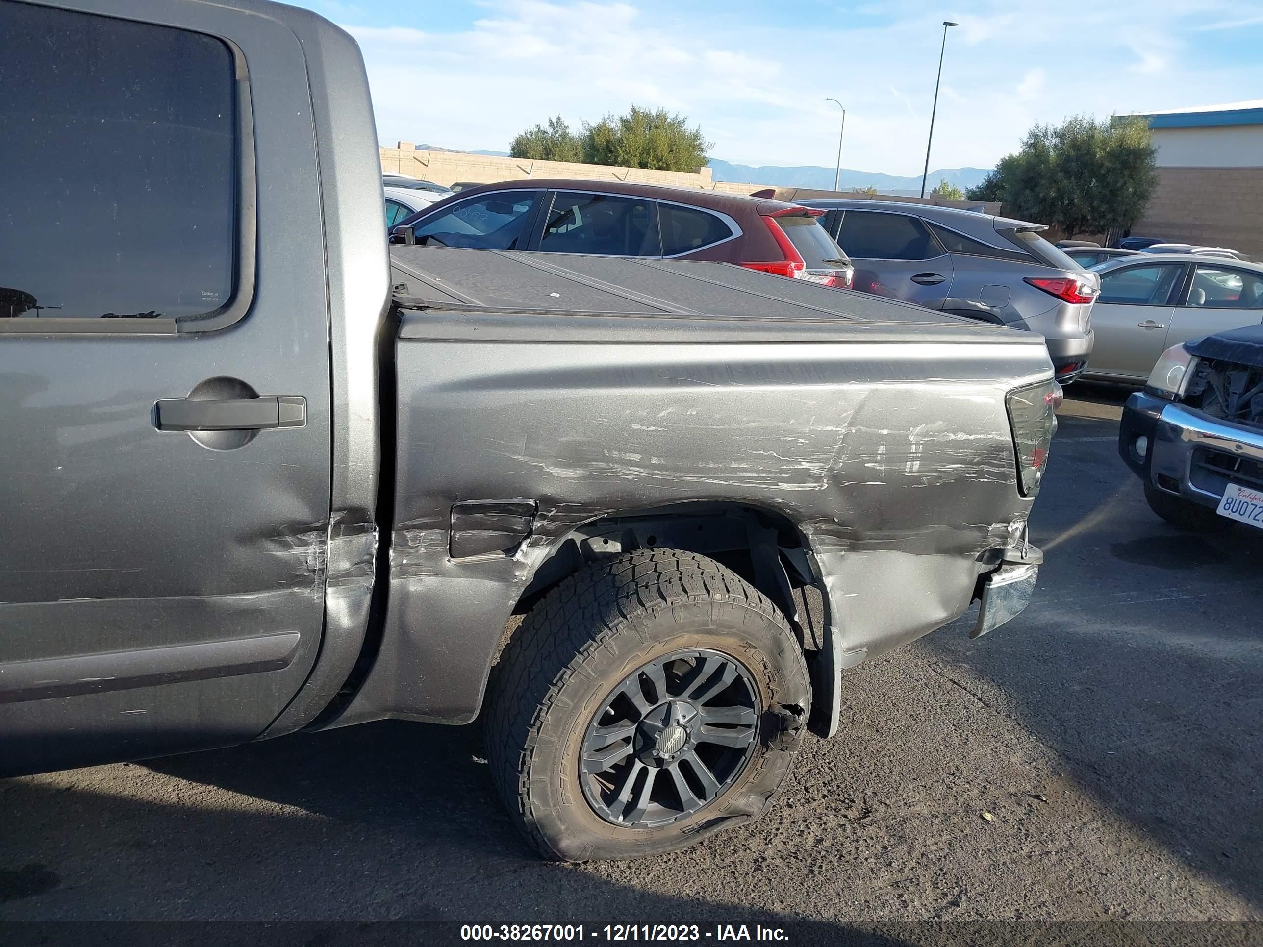 Photo 5 VIN: 1N6AA0ED5BN316316 - NISSAN TITAN 