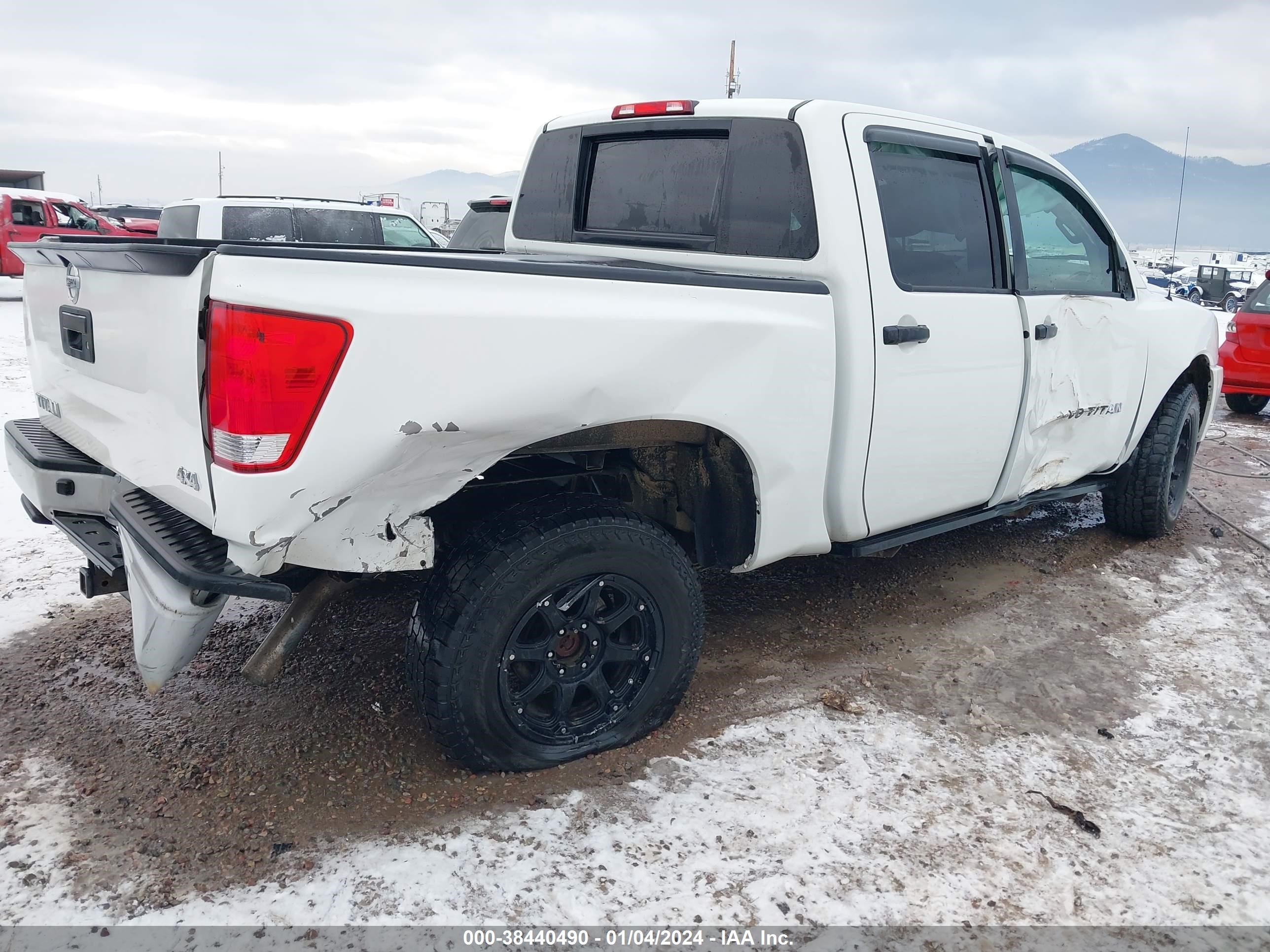 Photo 3 VIN: 1N6AA0EJ2FN513097 - NISSAN TITAN 