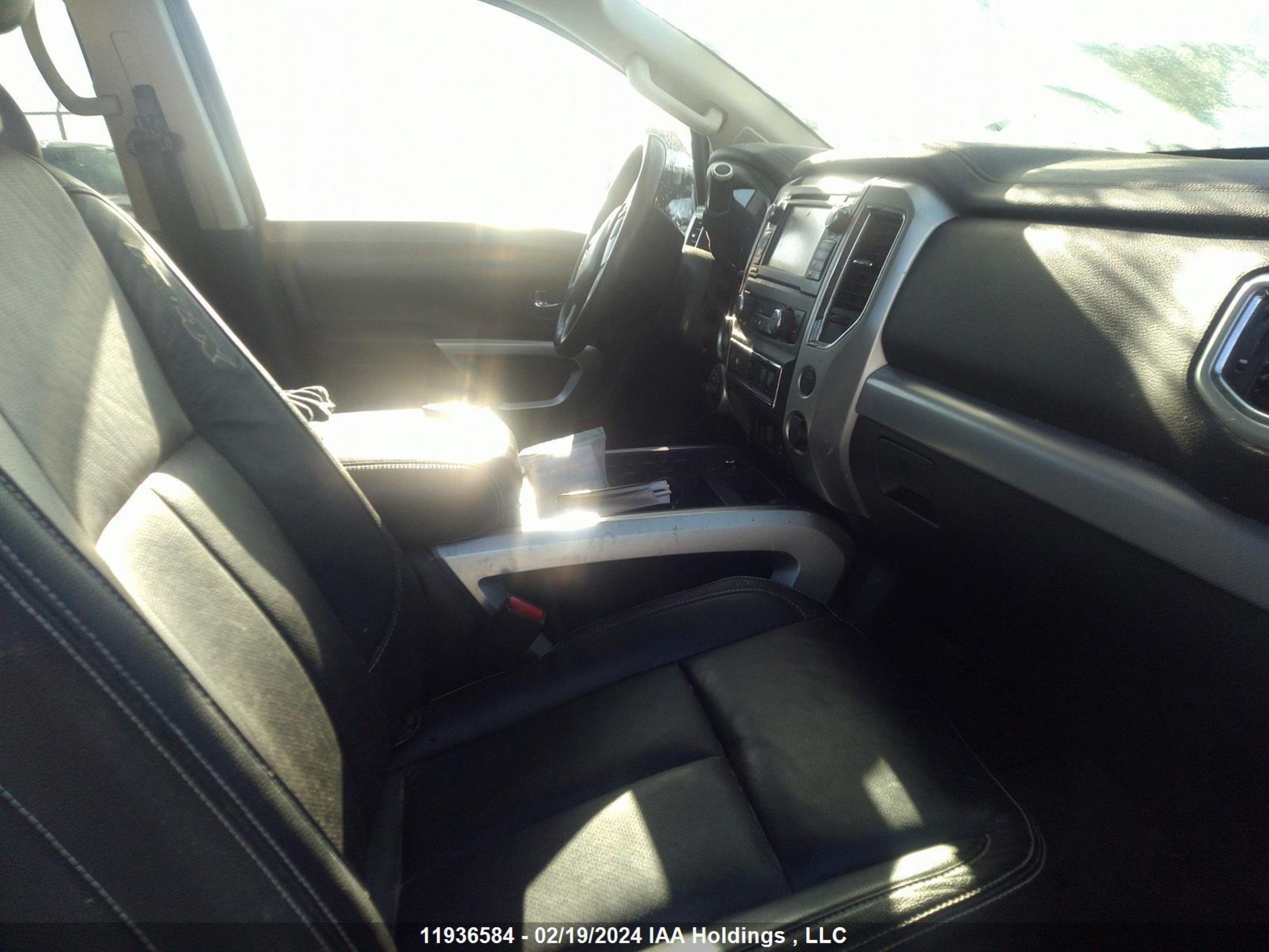 Photo 4 VIN: 1N6AA1E50HN508914 - NISSAN TITAN 