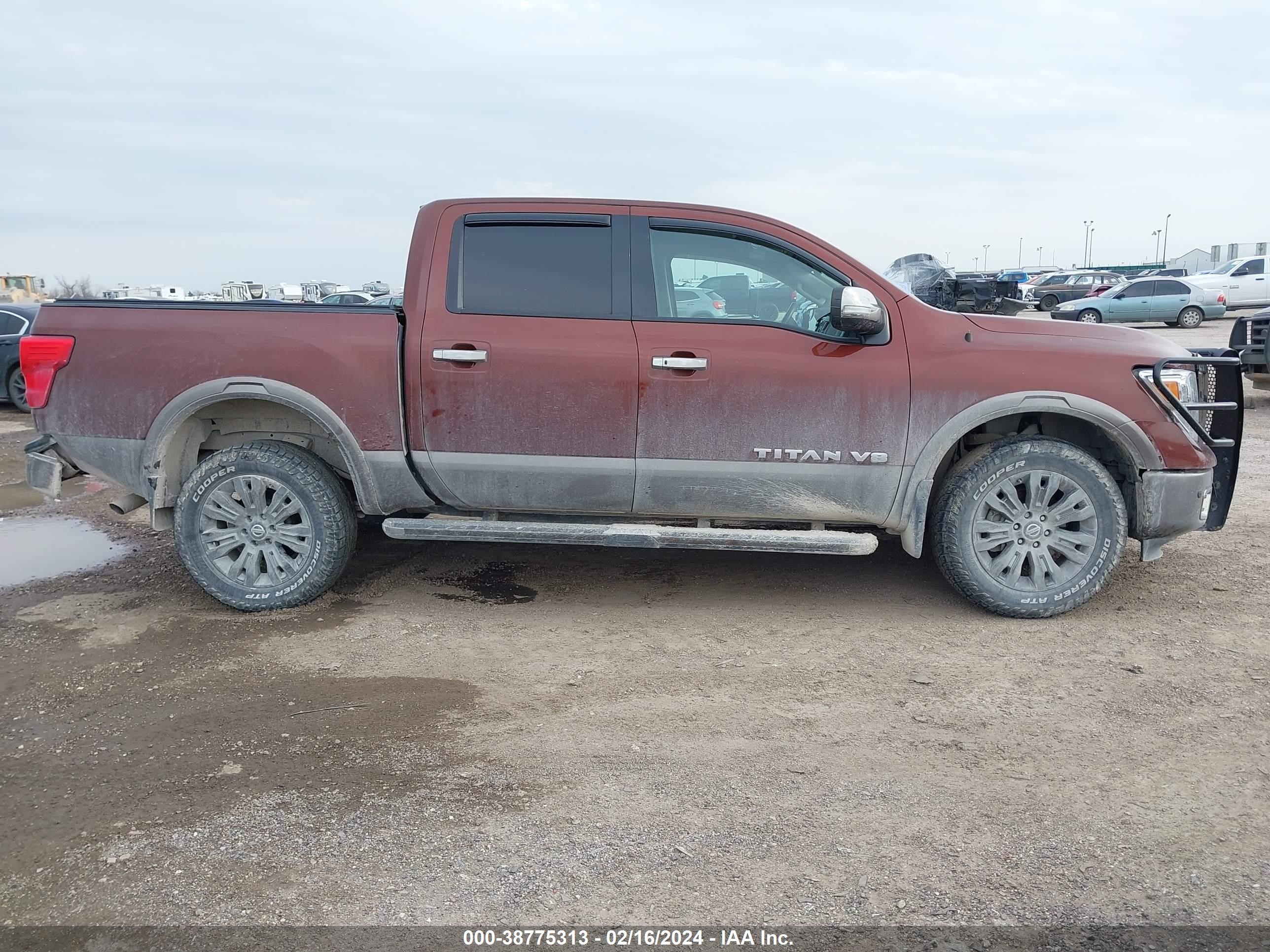 Photo 12 VIN: 1N6AA1E51JN523458 - NISSAN TITAN 