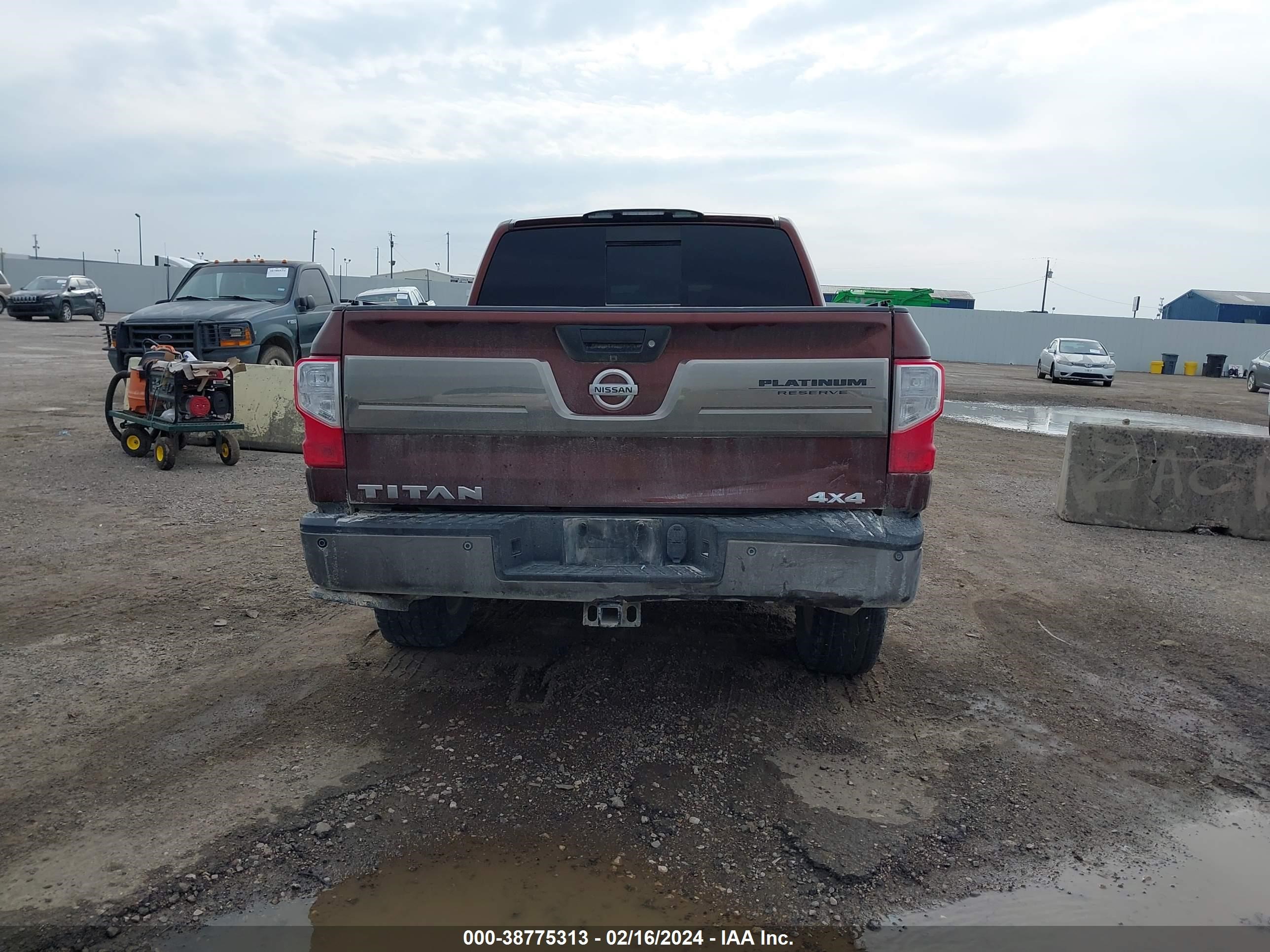 Photo 15 VIN: 1N6AA1E51JN523458 - NISSAN TITAN 