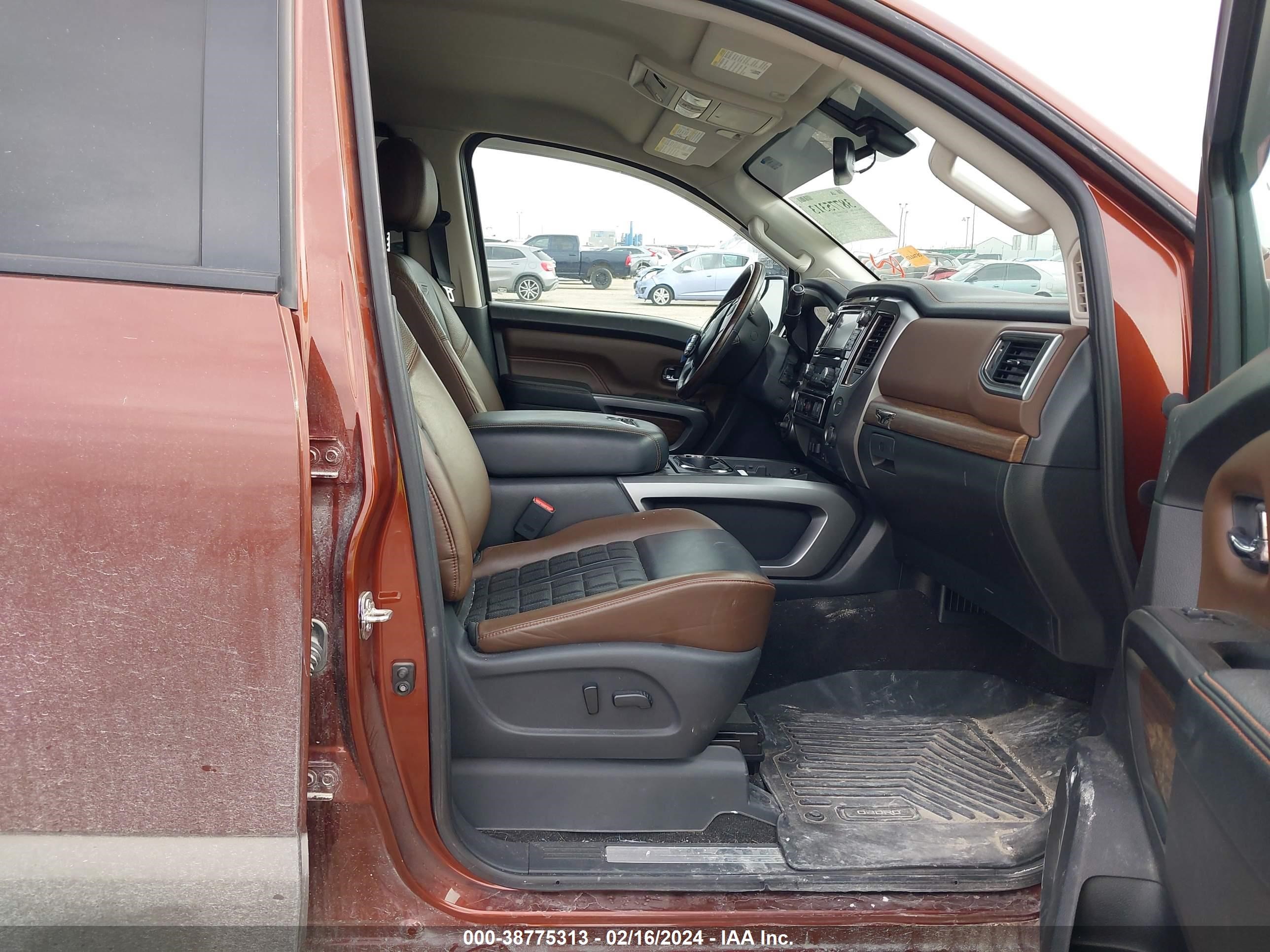 Photo 4 VIN: 1N6AA1E51JN523458 - NISSAN TITAN 