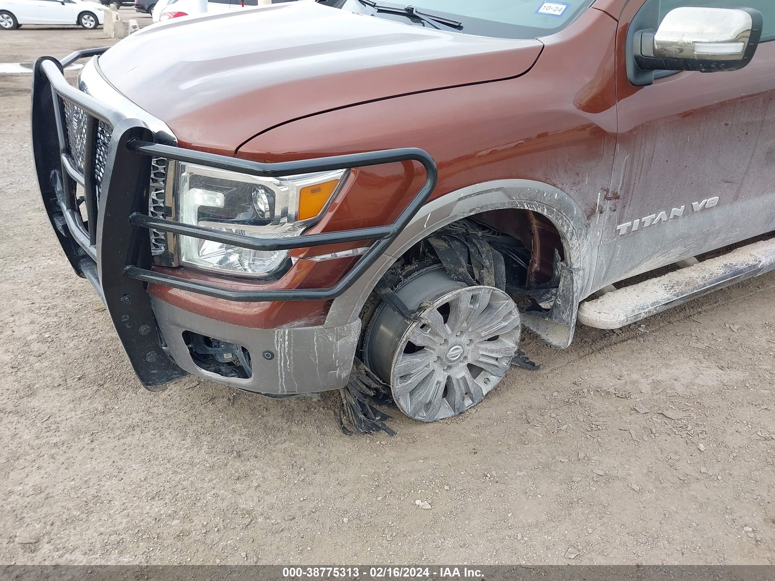 Photo 5 VIN: 1N6AA1E51JN523458 - NISSAN TITAN 