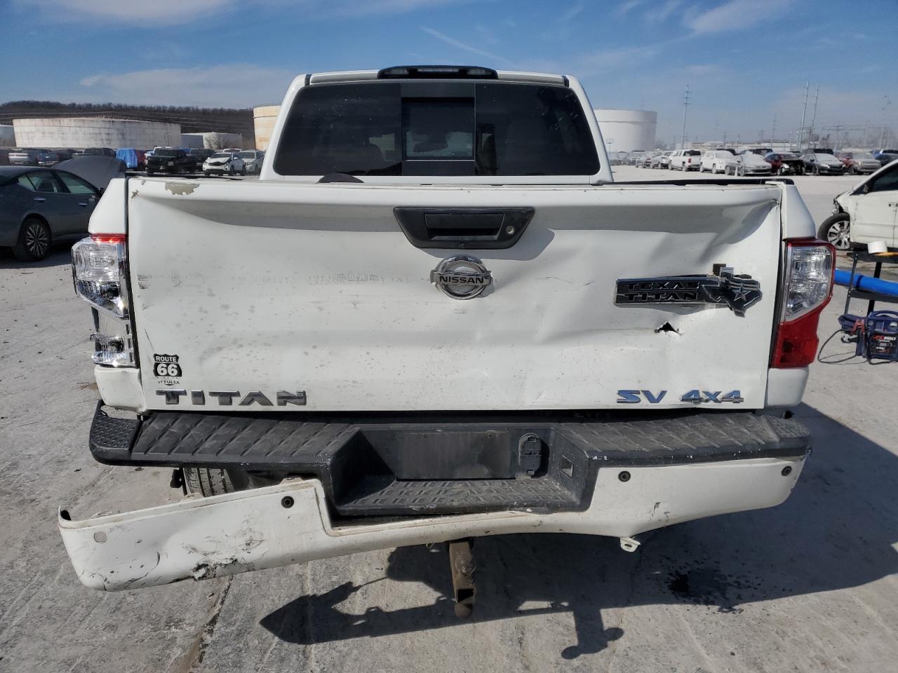 Photo 5 VIN: 1N6AA1E52JN508967 - NISSAN TITAN 