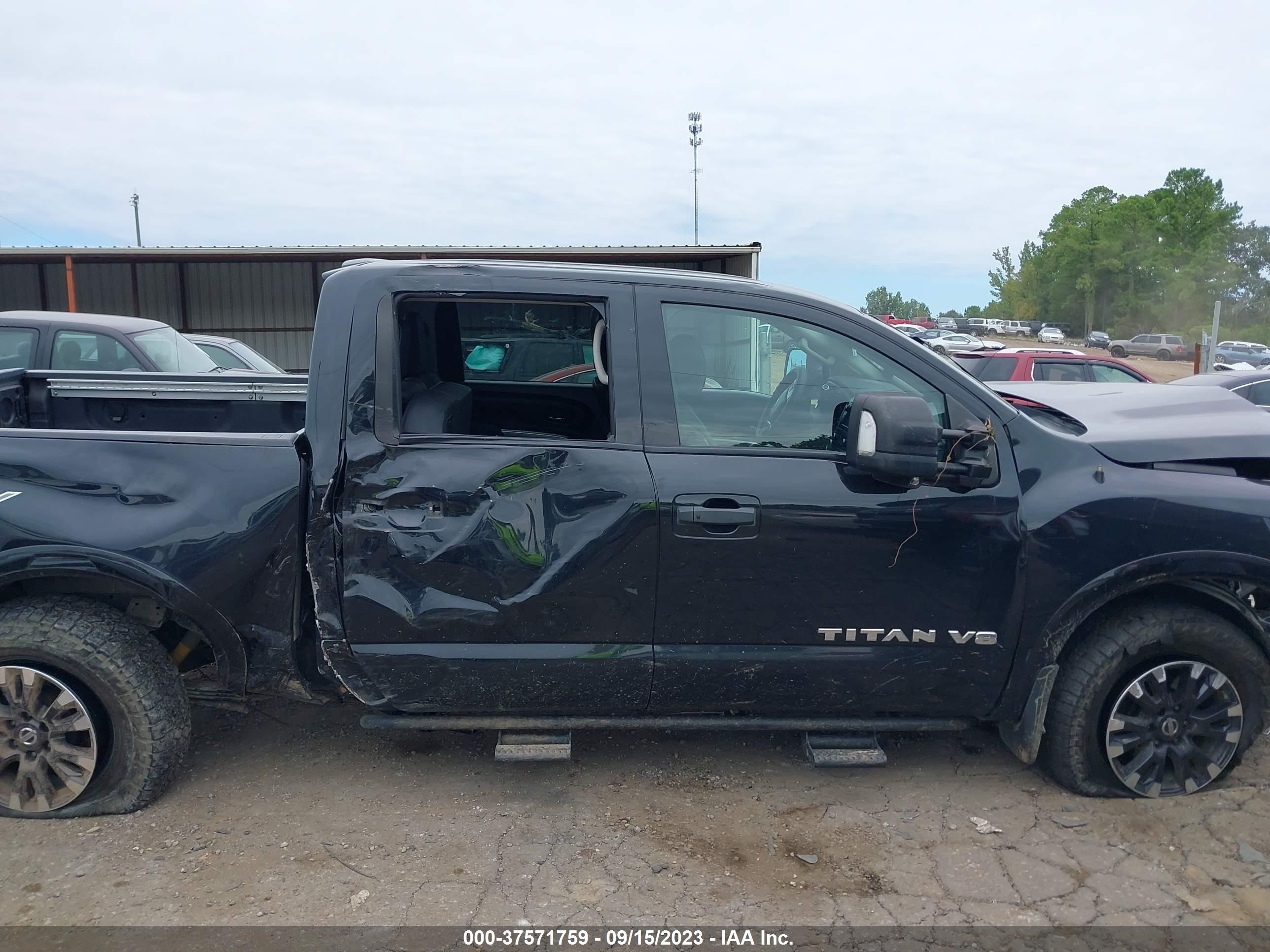 Photo 12 VIN: 1N6AA1E52KN501955 - NISSAN TITAN 