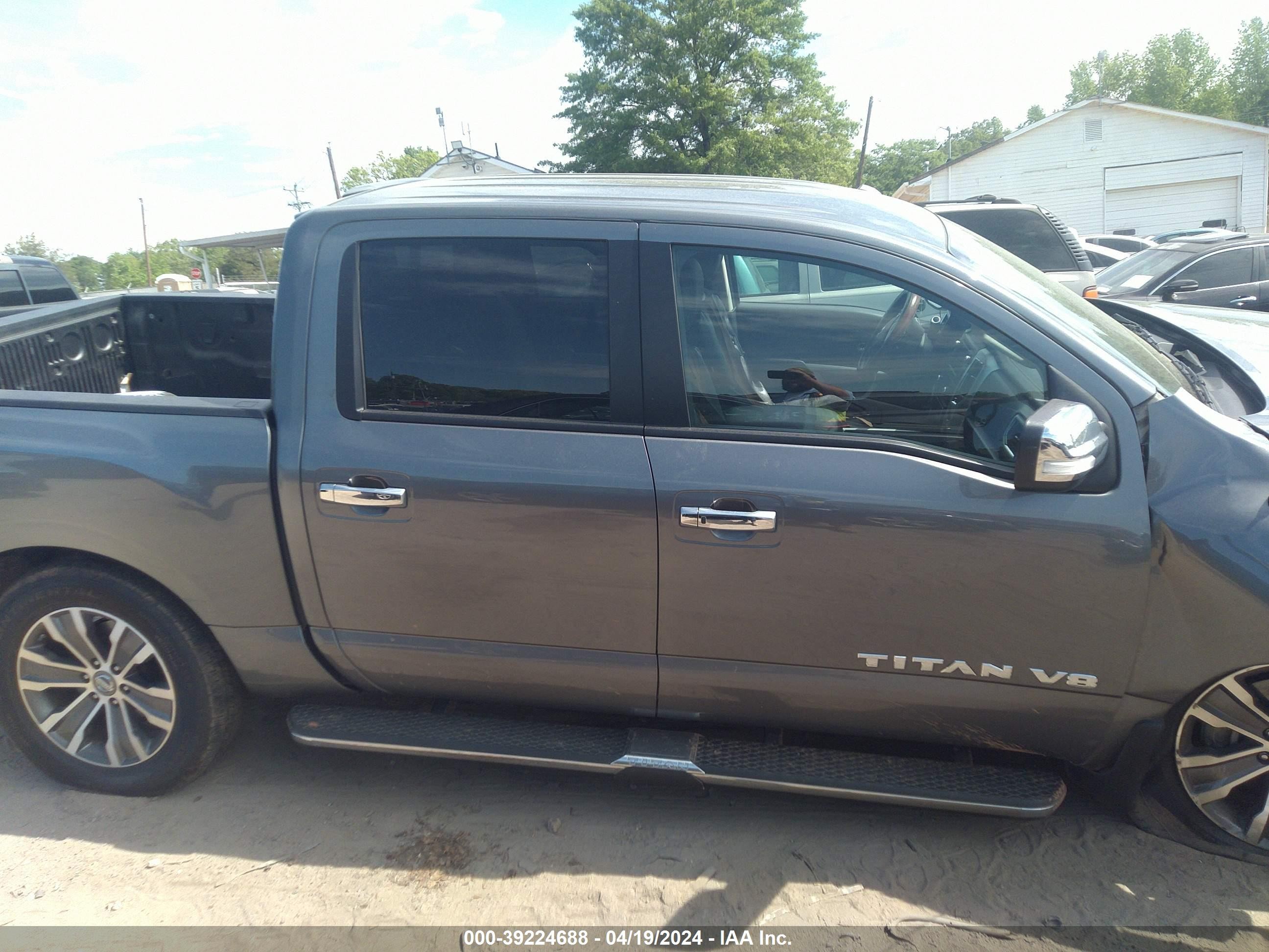 Photo 12 VIN: 1N6AA1E52KN504144 - NISSAN TITAN 