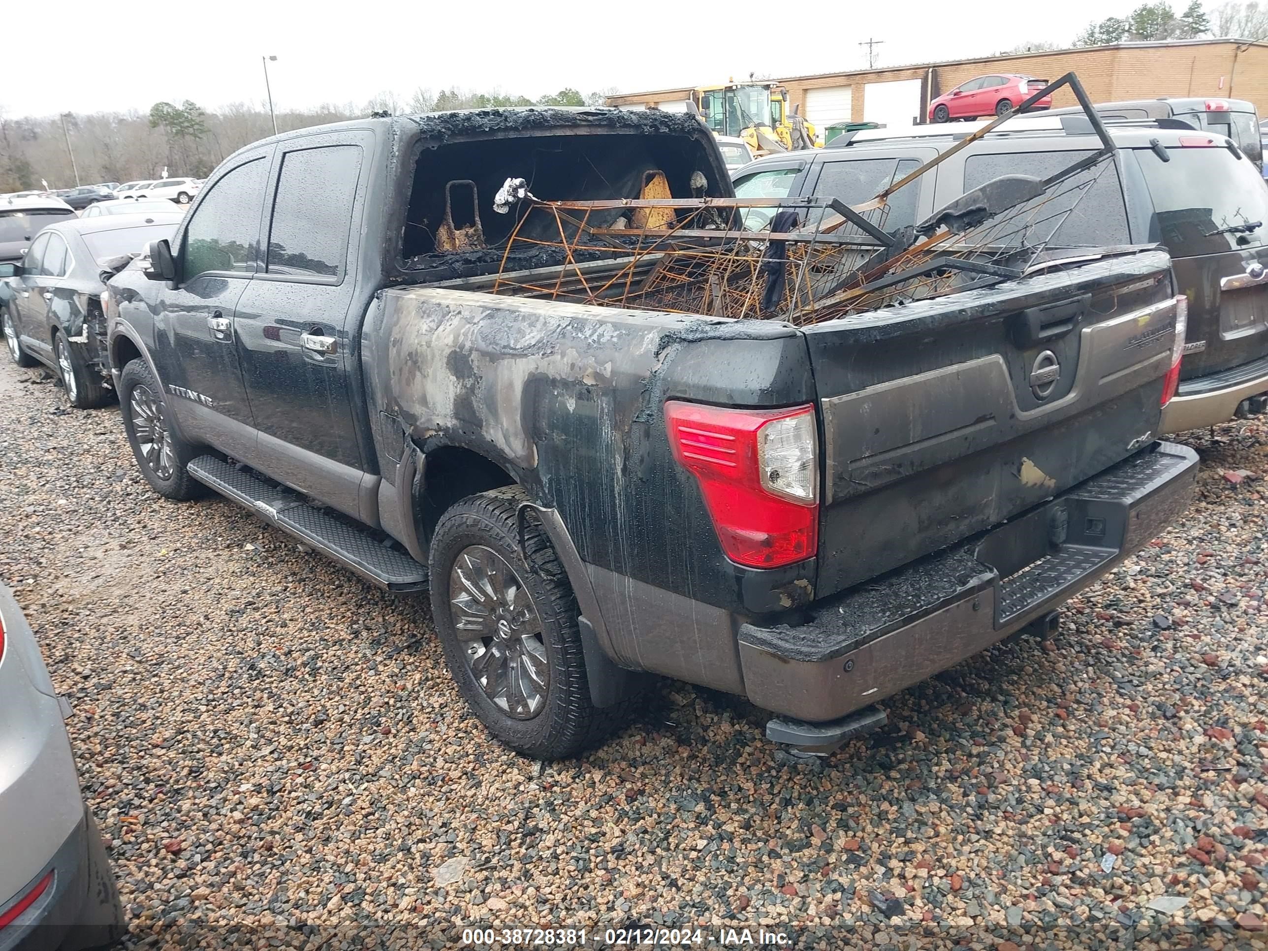 Photo 2 VIN: 1N6AA1E53KN506811 - NISSAN TITAN 