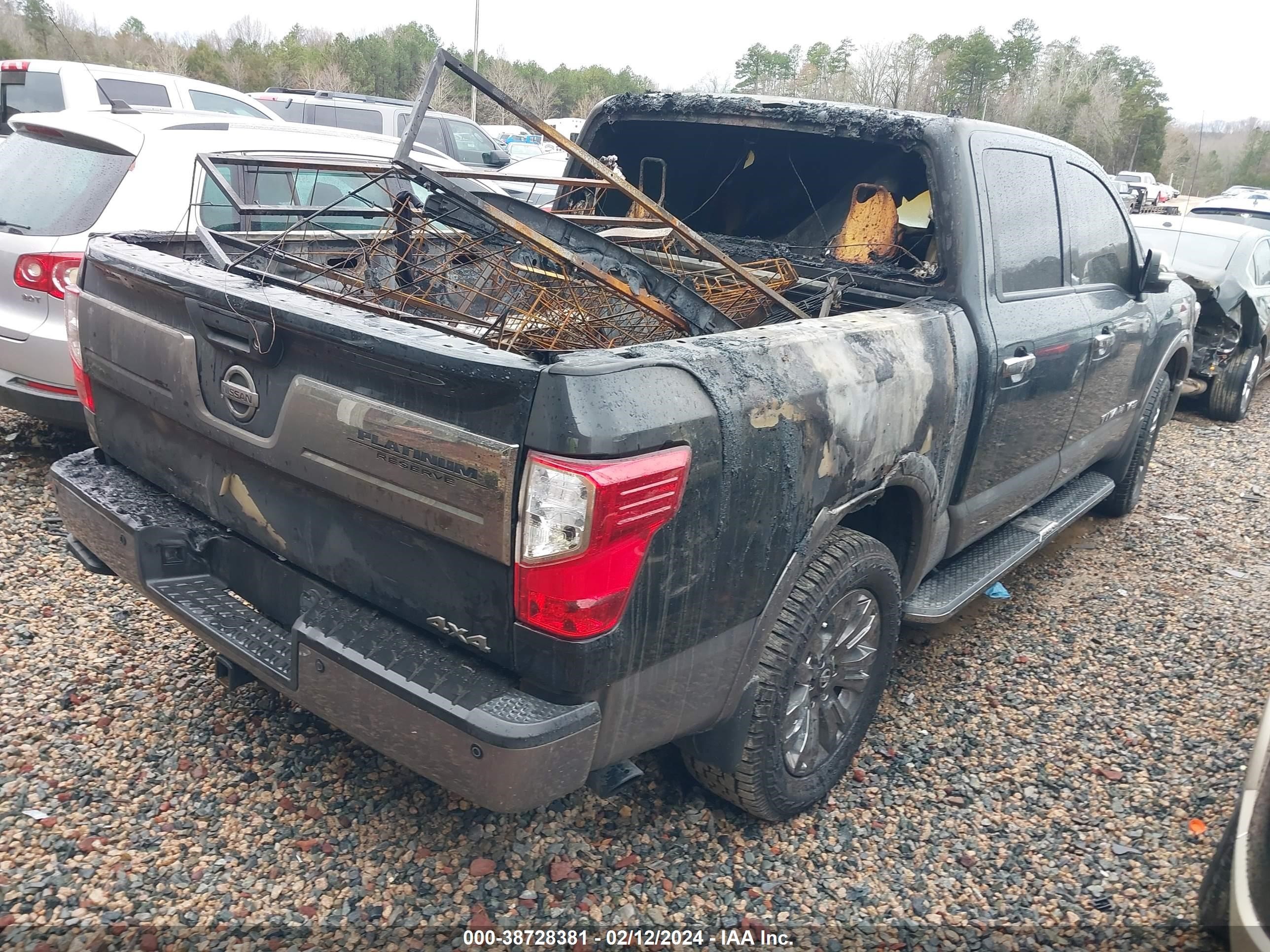 Photo 3 VIN: 1N6AA1E53KN506811 - NISSAN TITAN 