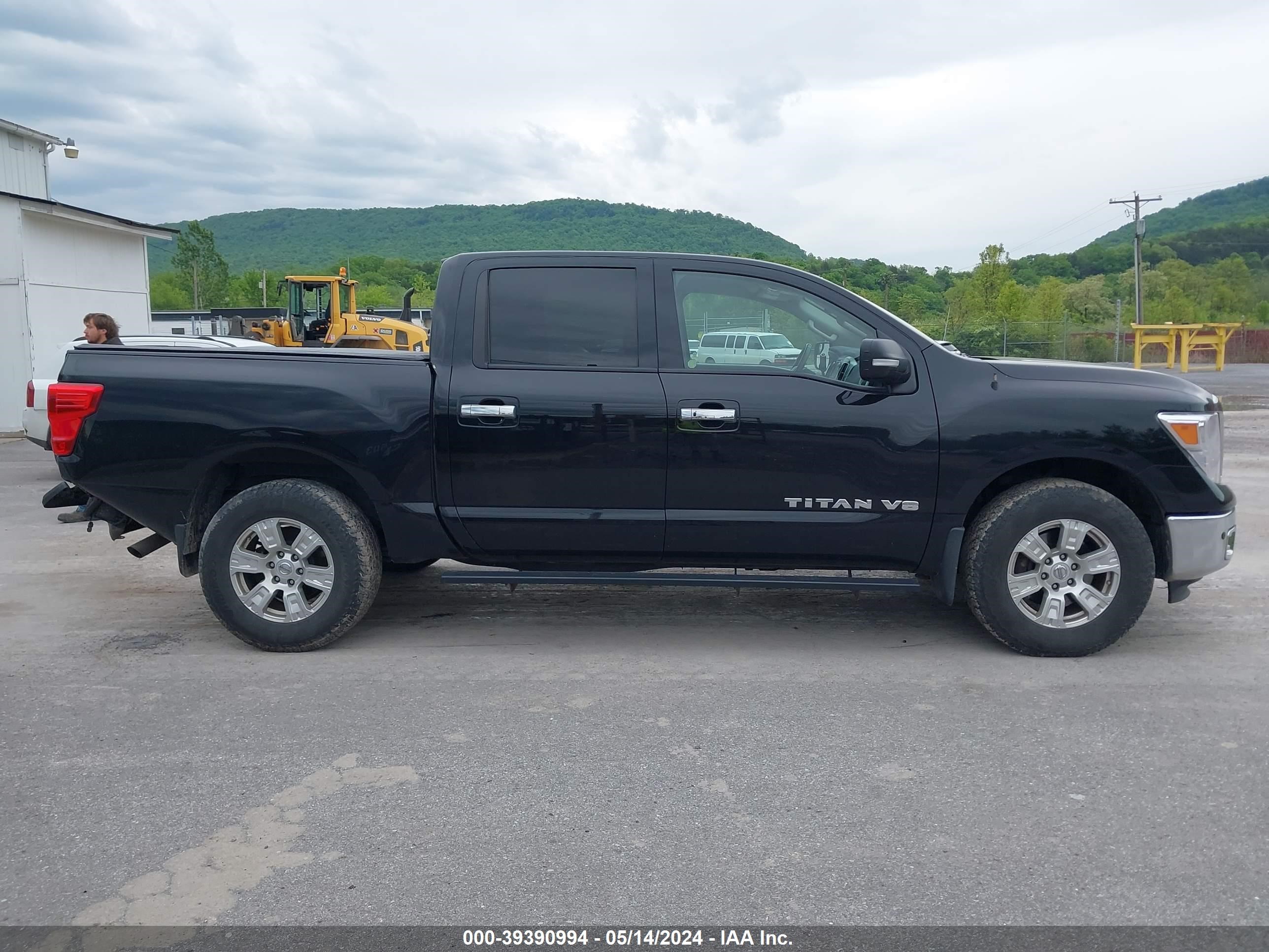 Photo 13 VIN: 1N6AA1E54JN530341 - NISSAN TITAN 