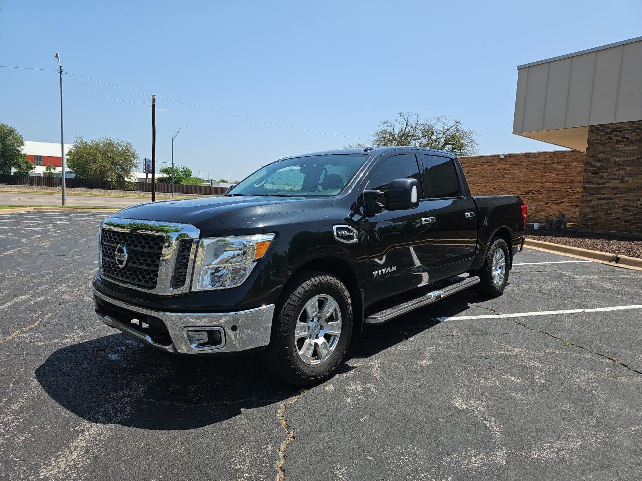 Photo 1 VIN: 1N6AA1E55HN551385 - NISSAN TITAN 