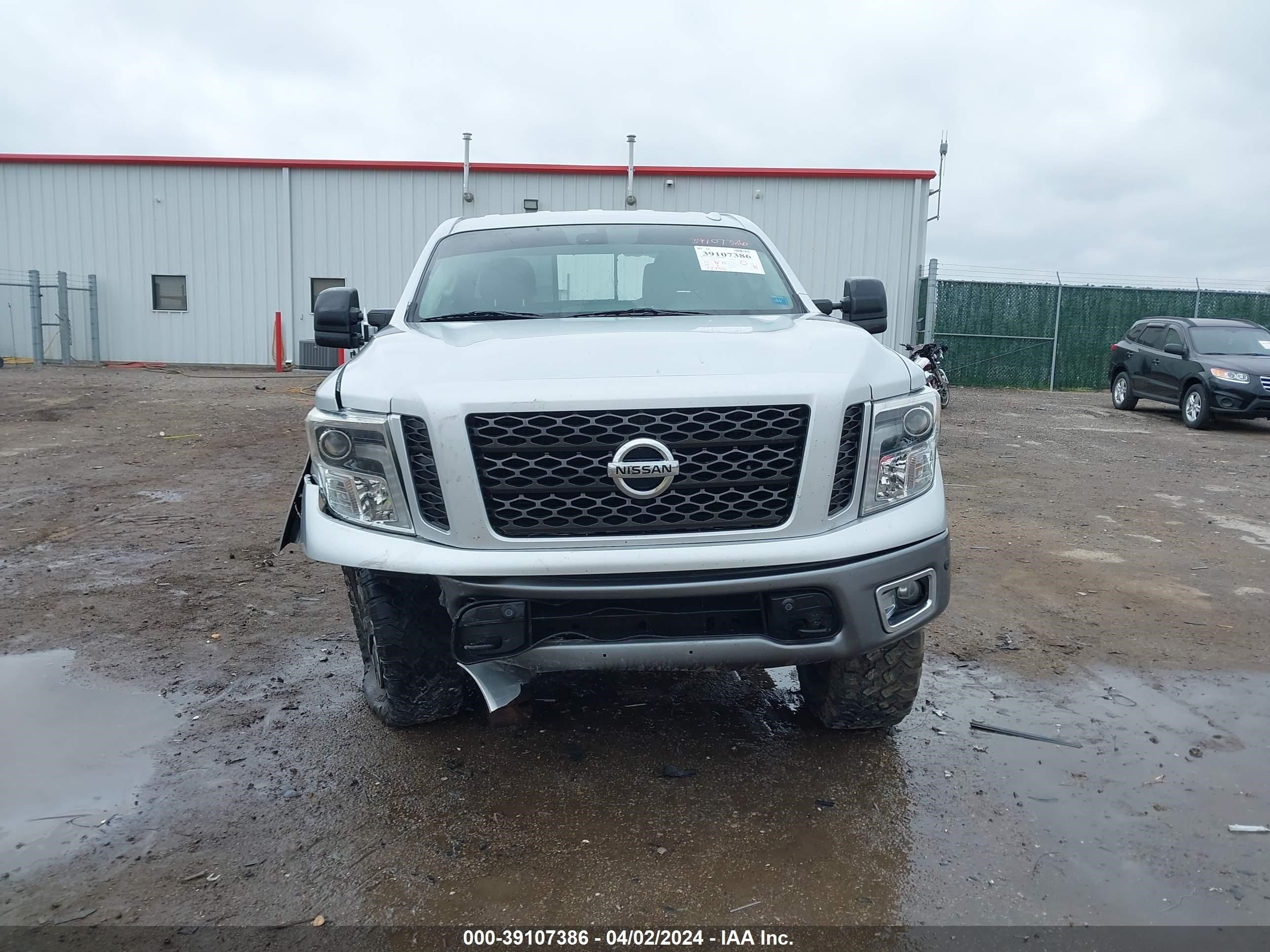 Photo 11 VIN: 1N6AA1E56HN515446 - NISSAN TITAN 