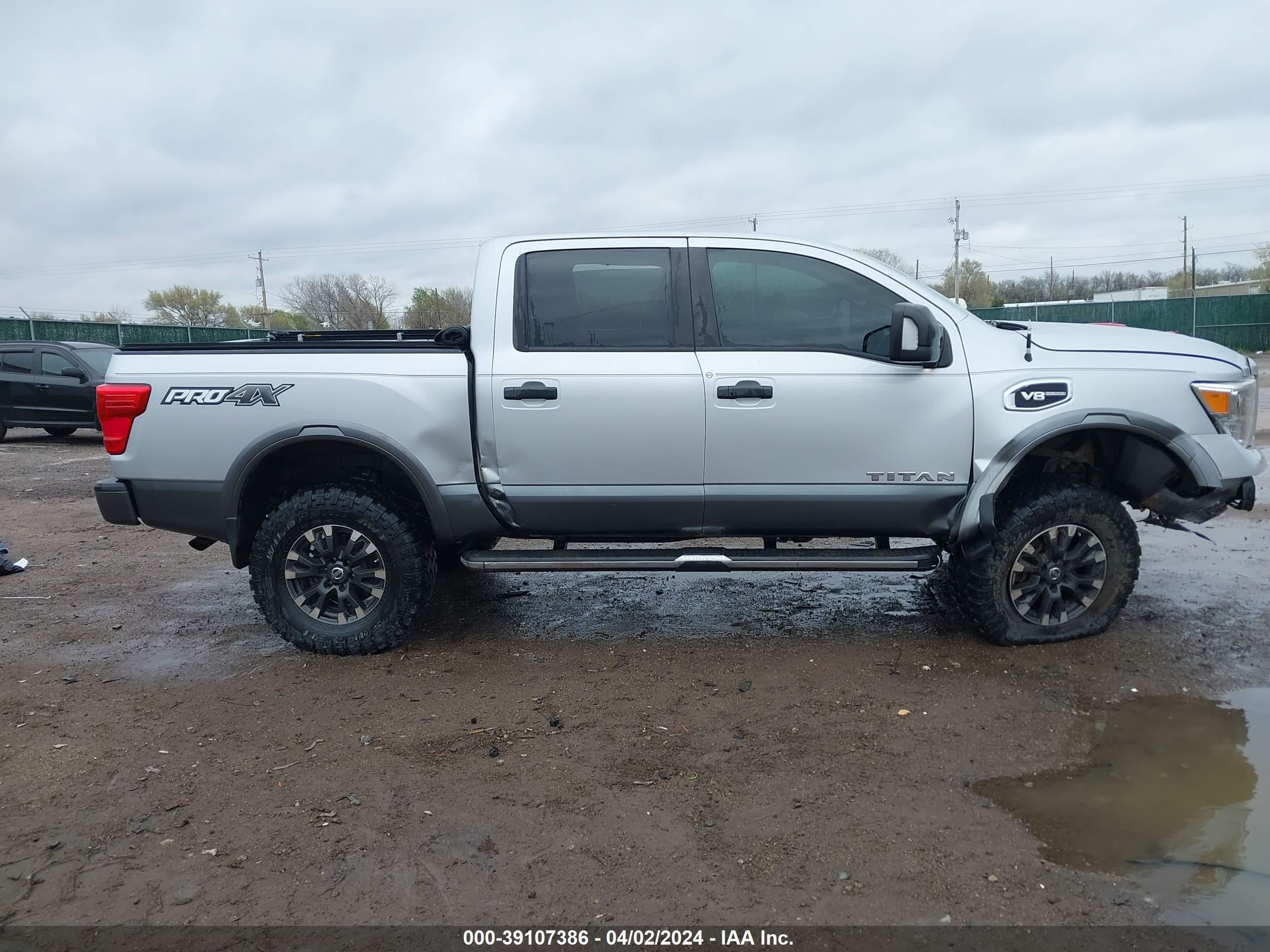 Photo 12 VIN: 1N6AA1E56HN515446 - NISSAN TITAN 