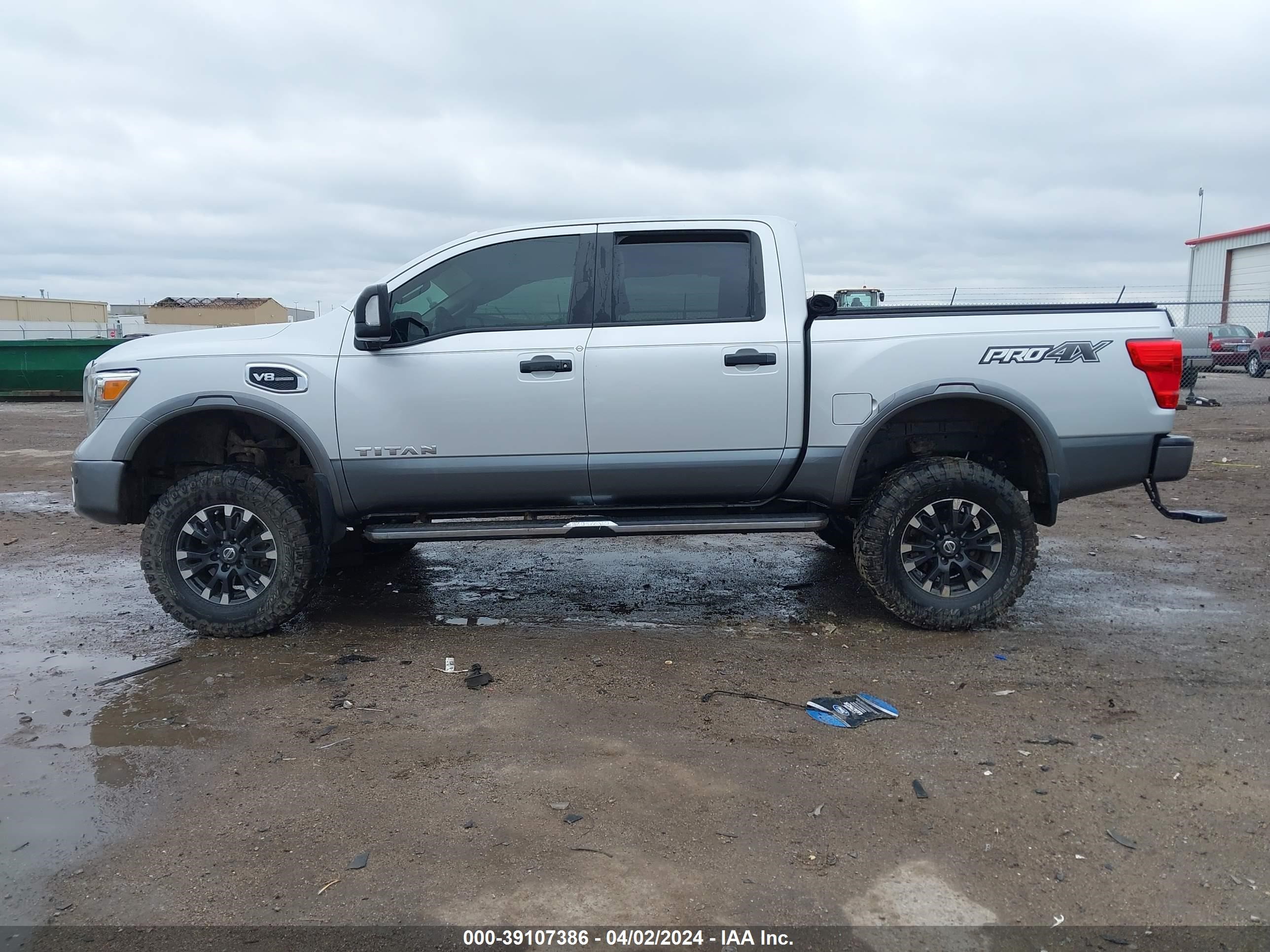 Photo 13 VIN: 1N6AA1E56HN515446 - NISSAN TITAN 